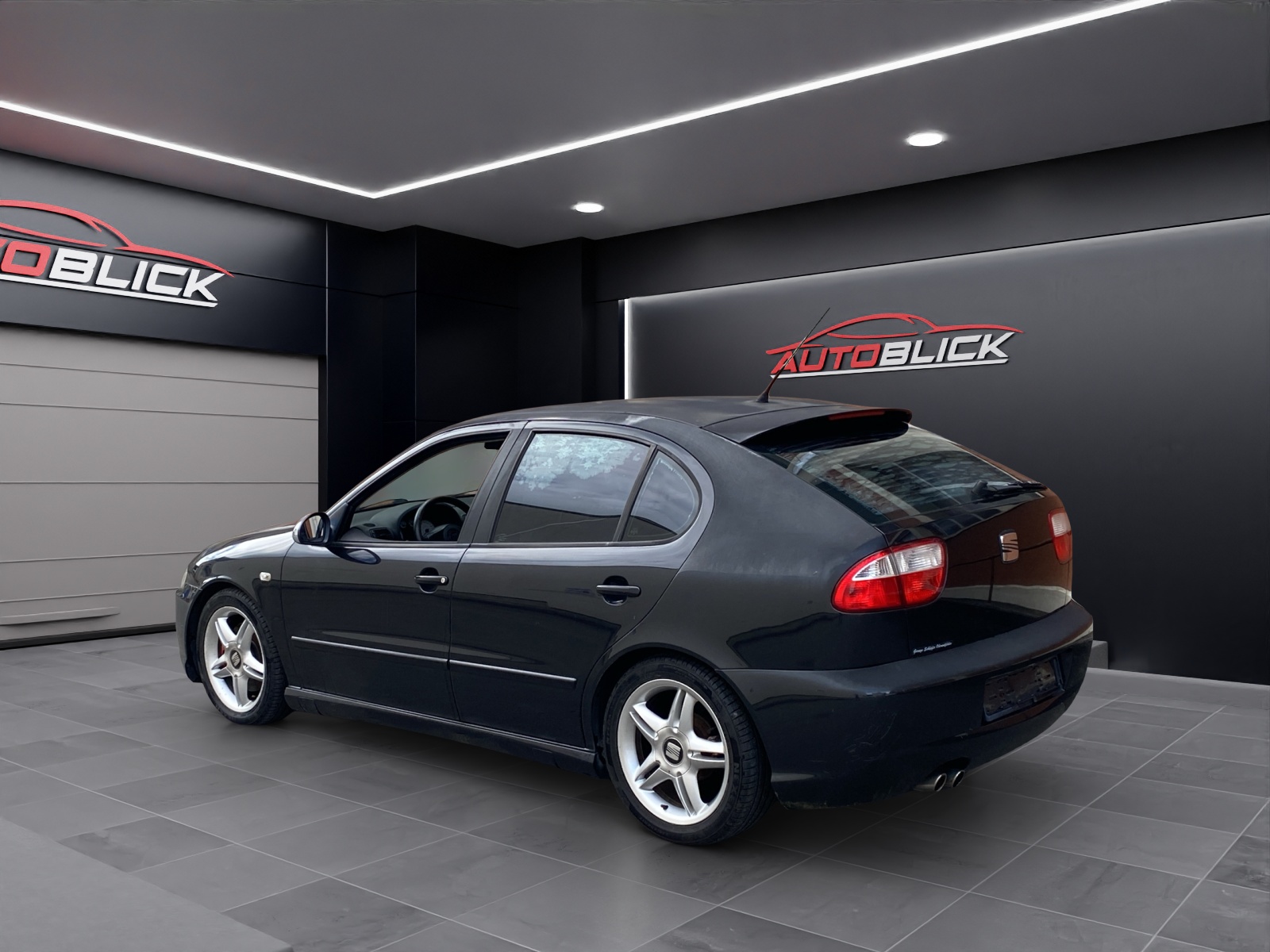 SEAT Leon 1.8 T Sport Classic-showroom-element-1