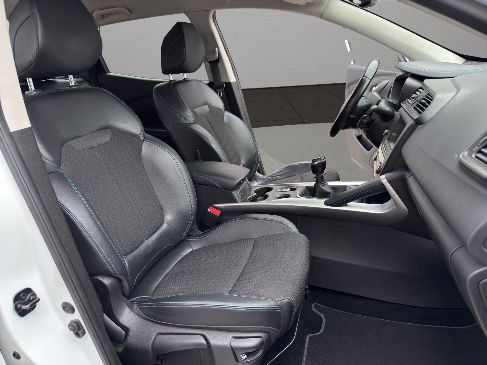 RENAULT Kadjar 1.6 16V Turbo Intens-image-15