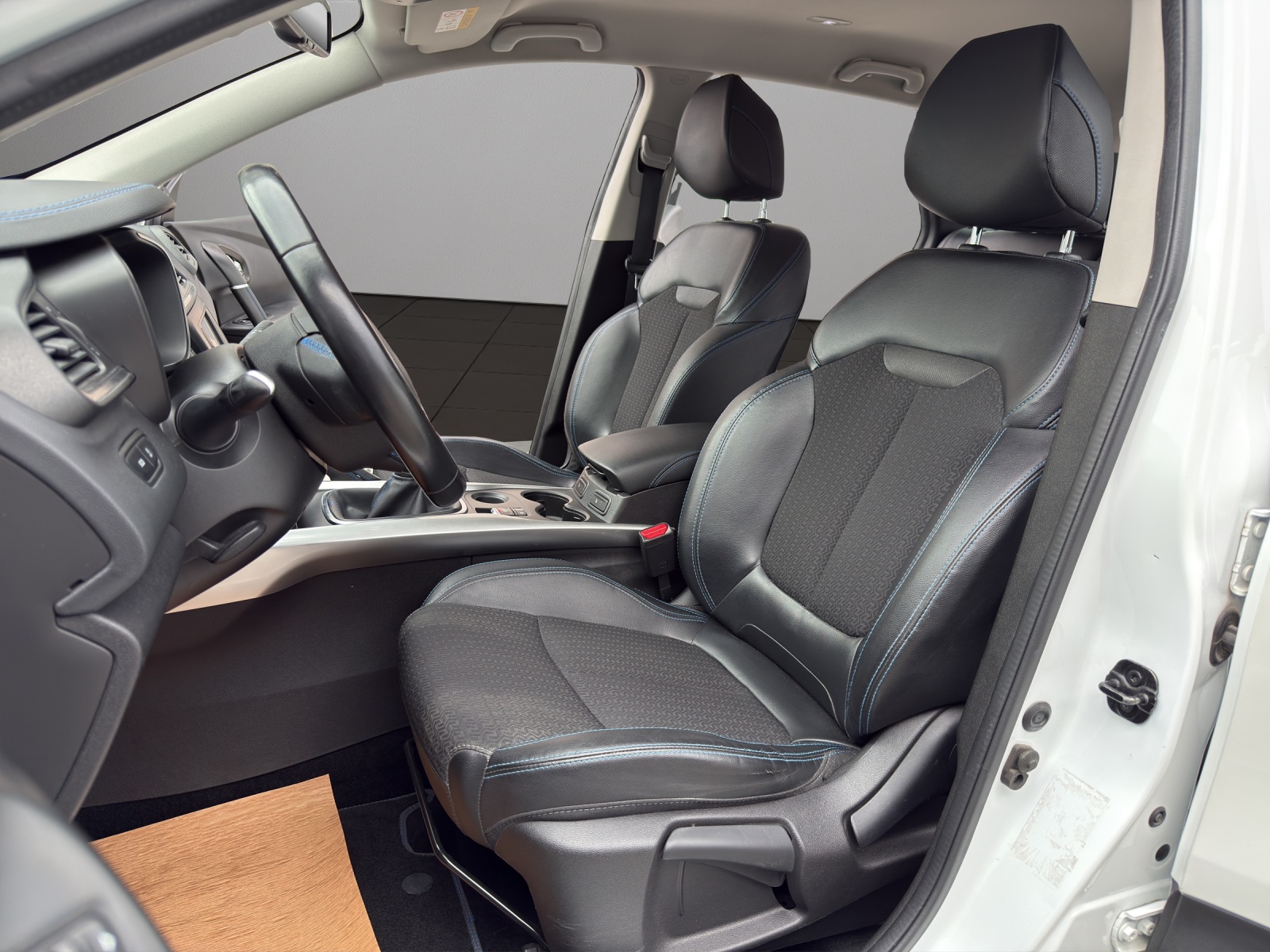 RENAULT Kadjar 1.6 16V Turbo Intens-image-8