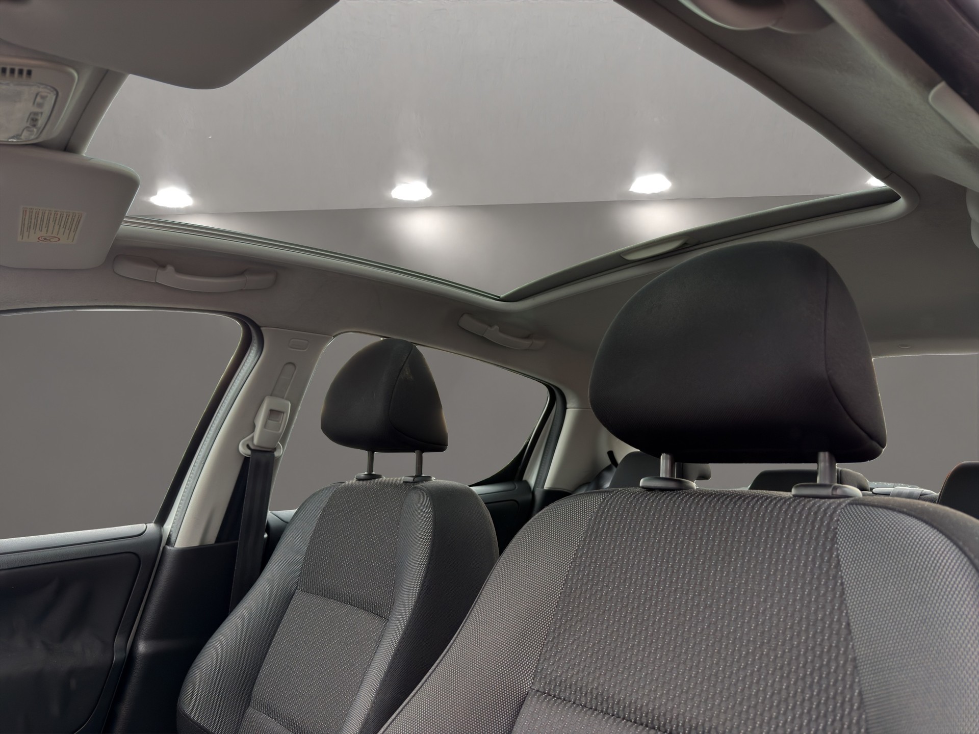 PEUGEOT 207 1.4 16V Swiss Edition-image-10