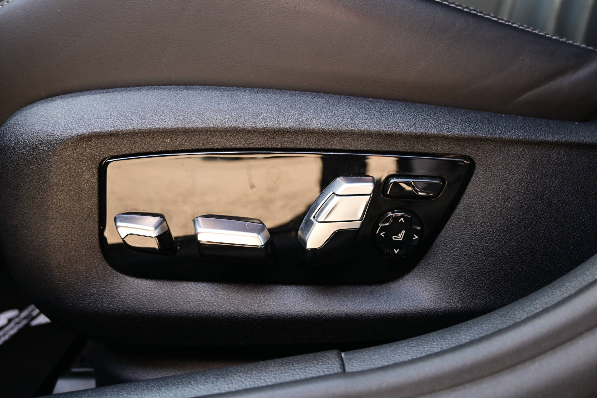BMW M5 Competition xDrive *Carbon*CH-Auto*Harman/kardon*-image-10