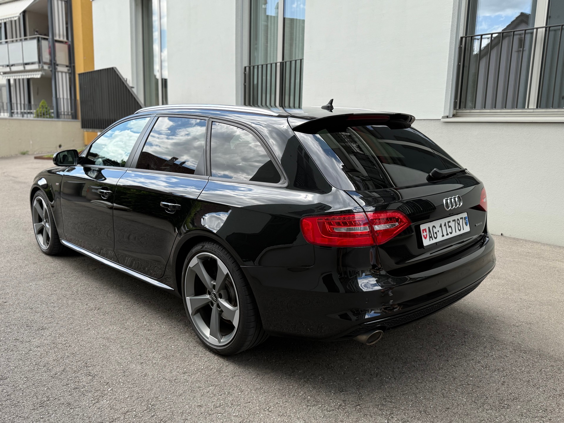 AUDI 3.0 V6 TDI 245 quattro S-Tr-image-3