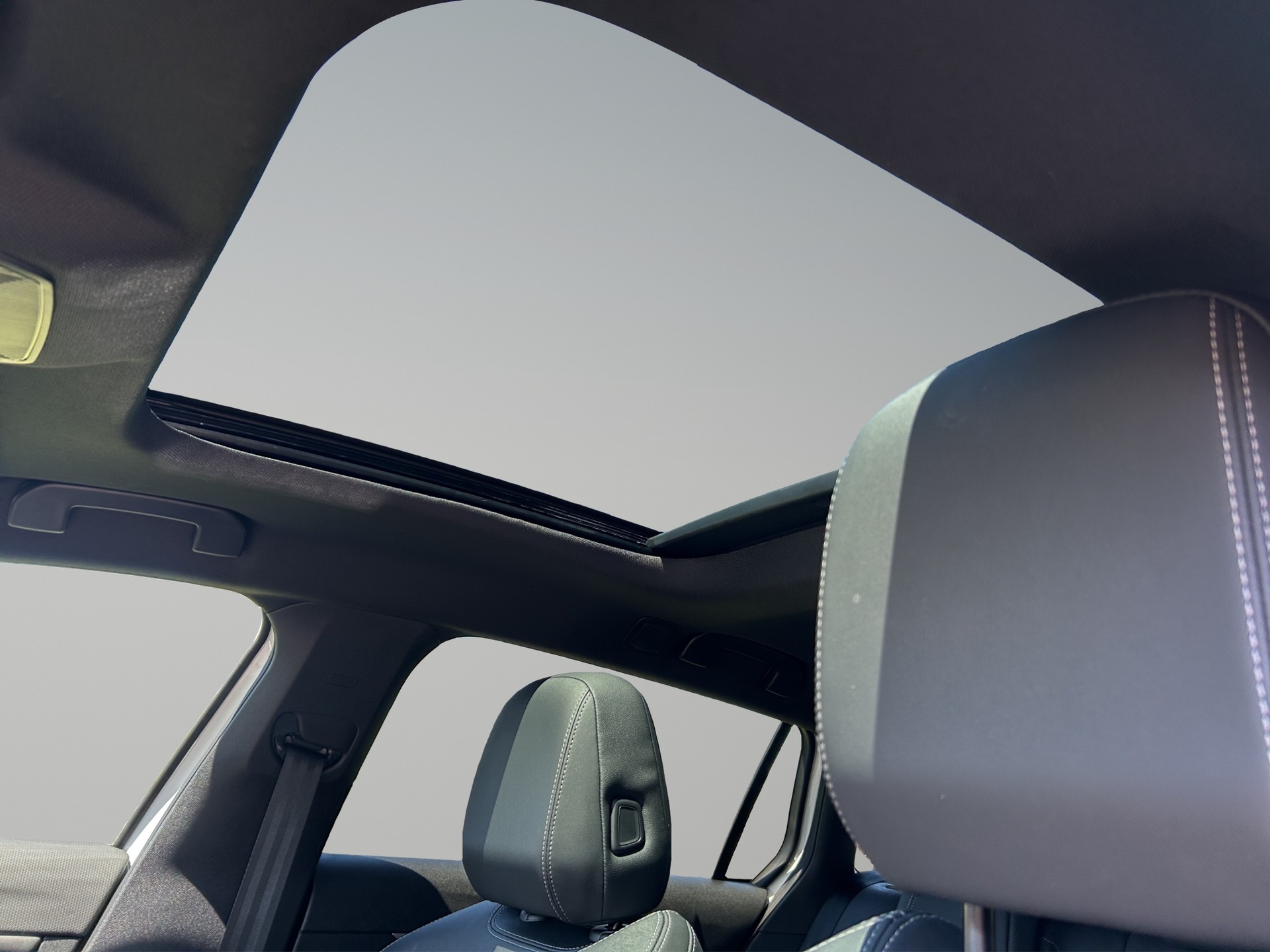 OPEL Astra Sports Tourer 1.2 T Hybrid GS-image-10