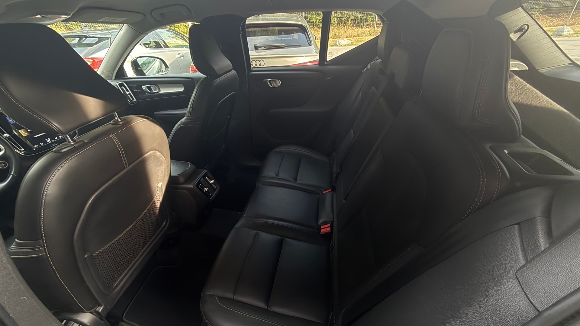 VOLVO XC40 D3 AWD Momentum Geartronic-image-13