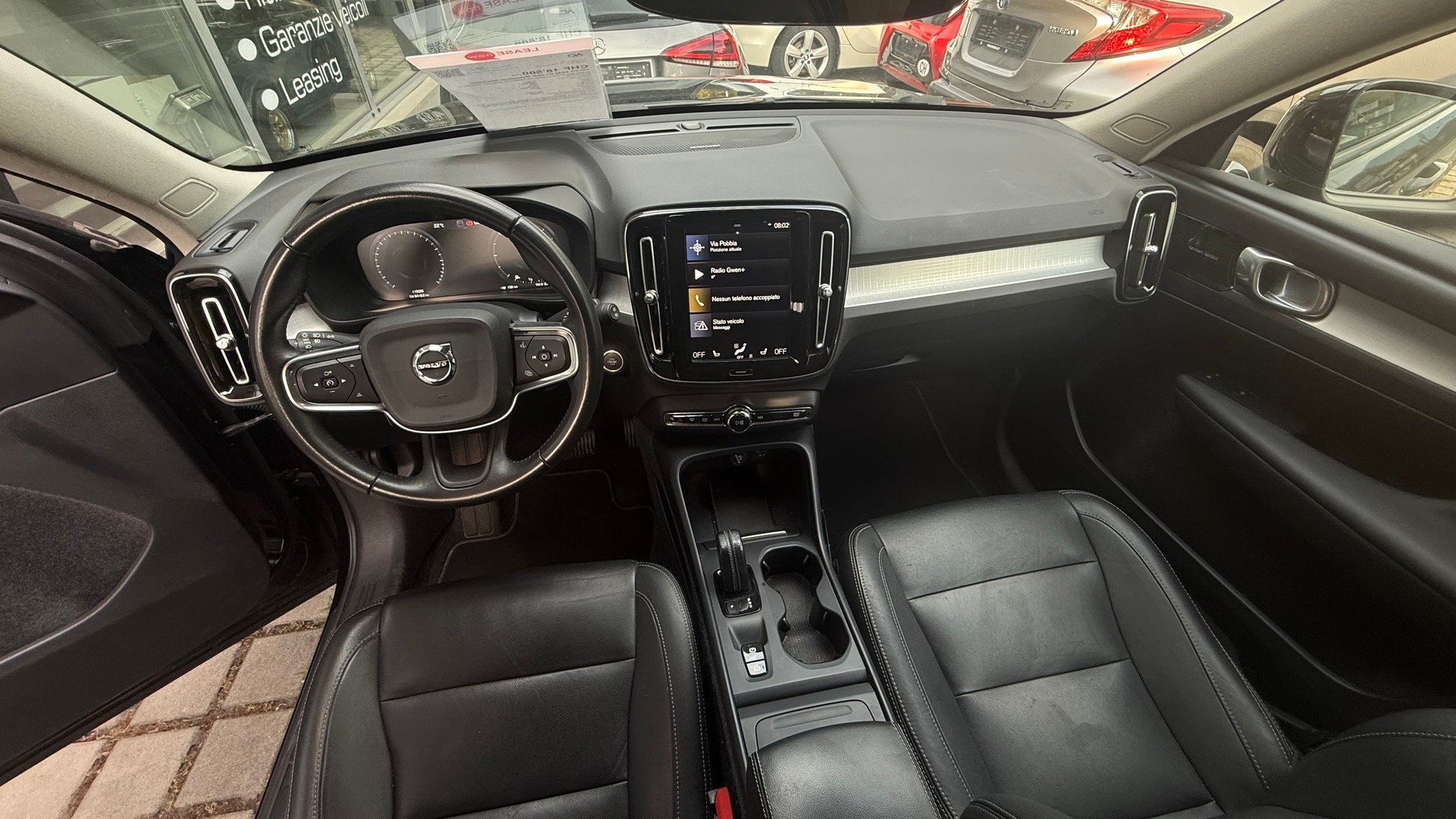VOLVO XC40 D3 AWD Momentum Geartronic-image-12