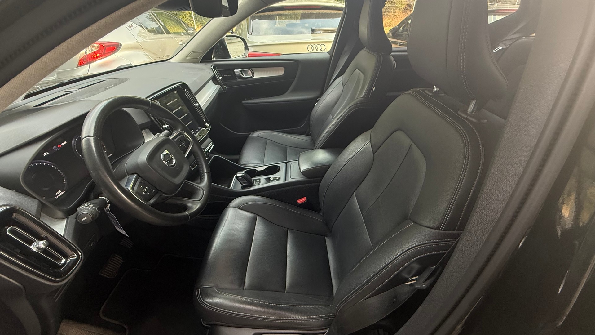 VOLVO XC40 D3 AWD Momentum Geartronic-image-14