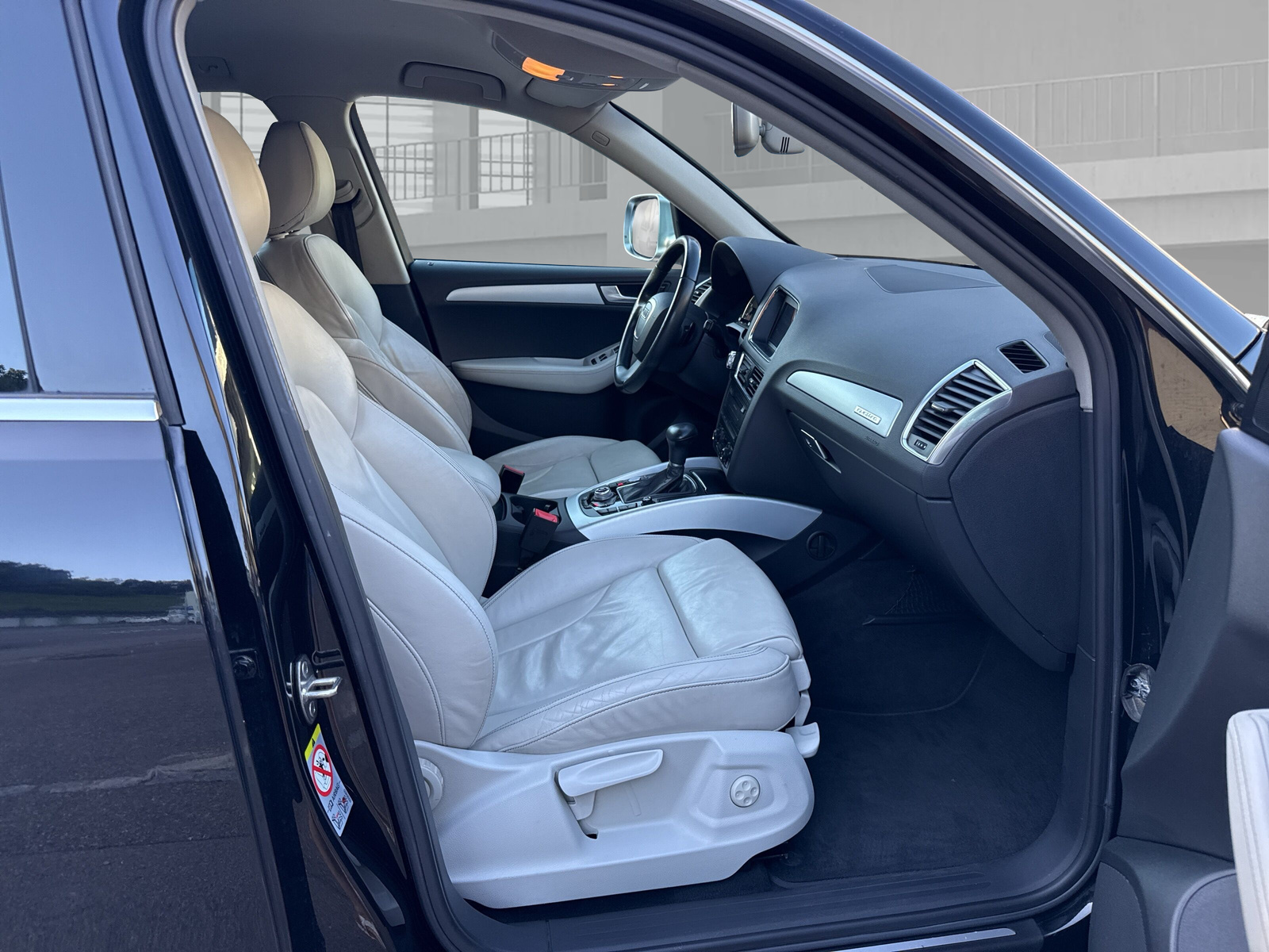 AUDI Q5 2.0 TFSI quattro S-tronic-image-15