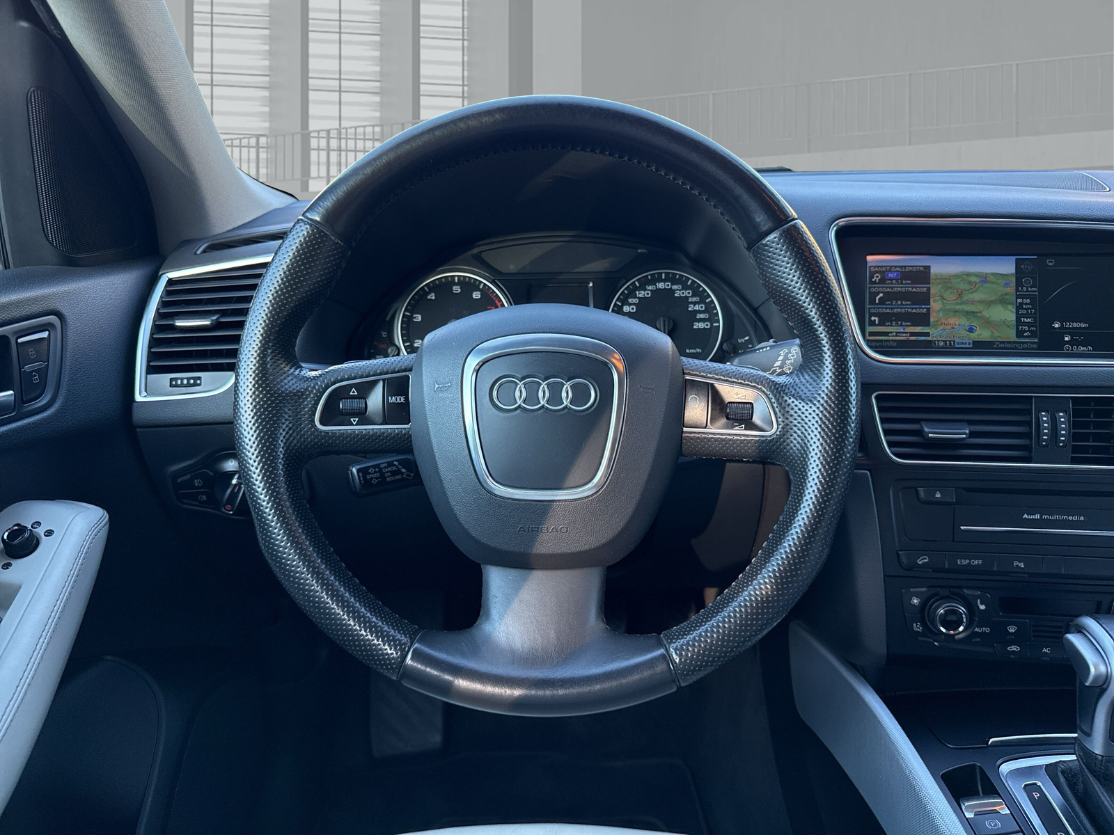 AUDI Q5 2.0 TFSI quattro S-tronic-image-18