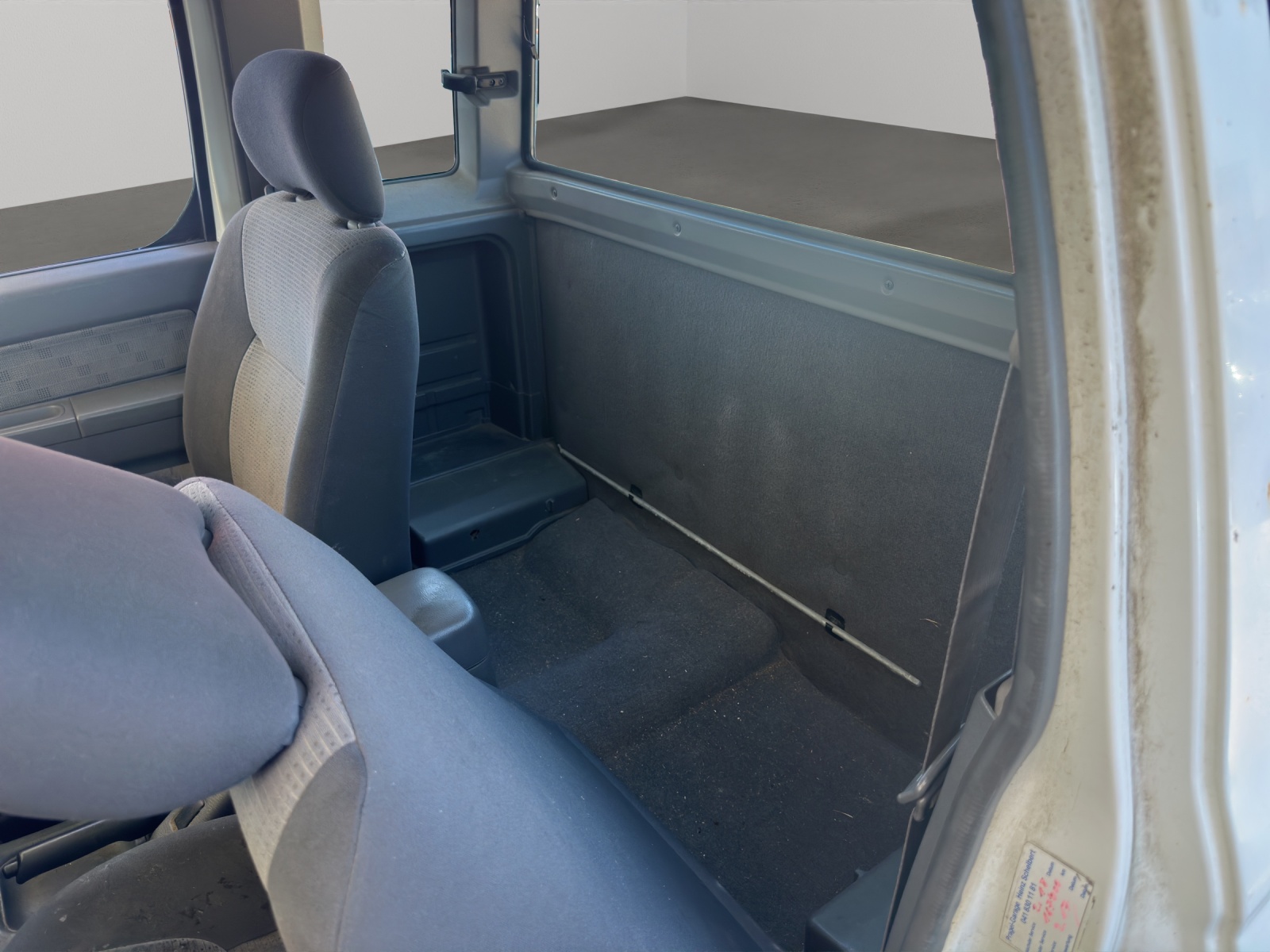 NISSAN NP300 4x4 King Cab-image-13