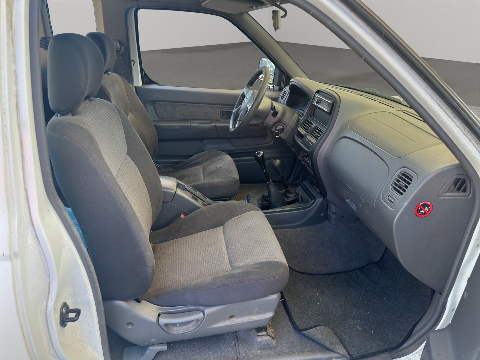 NISSAN NP300 4x4 King Cab-image-9