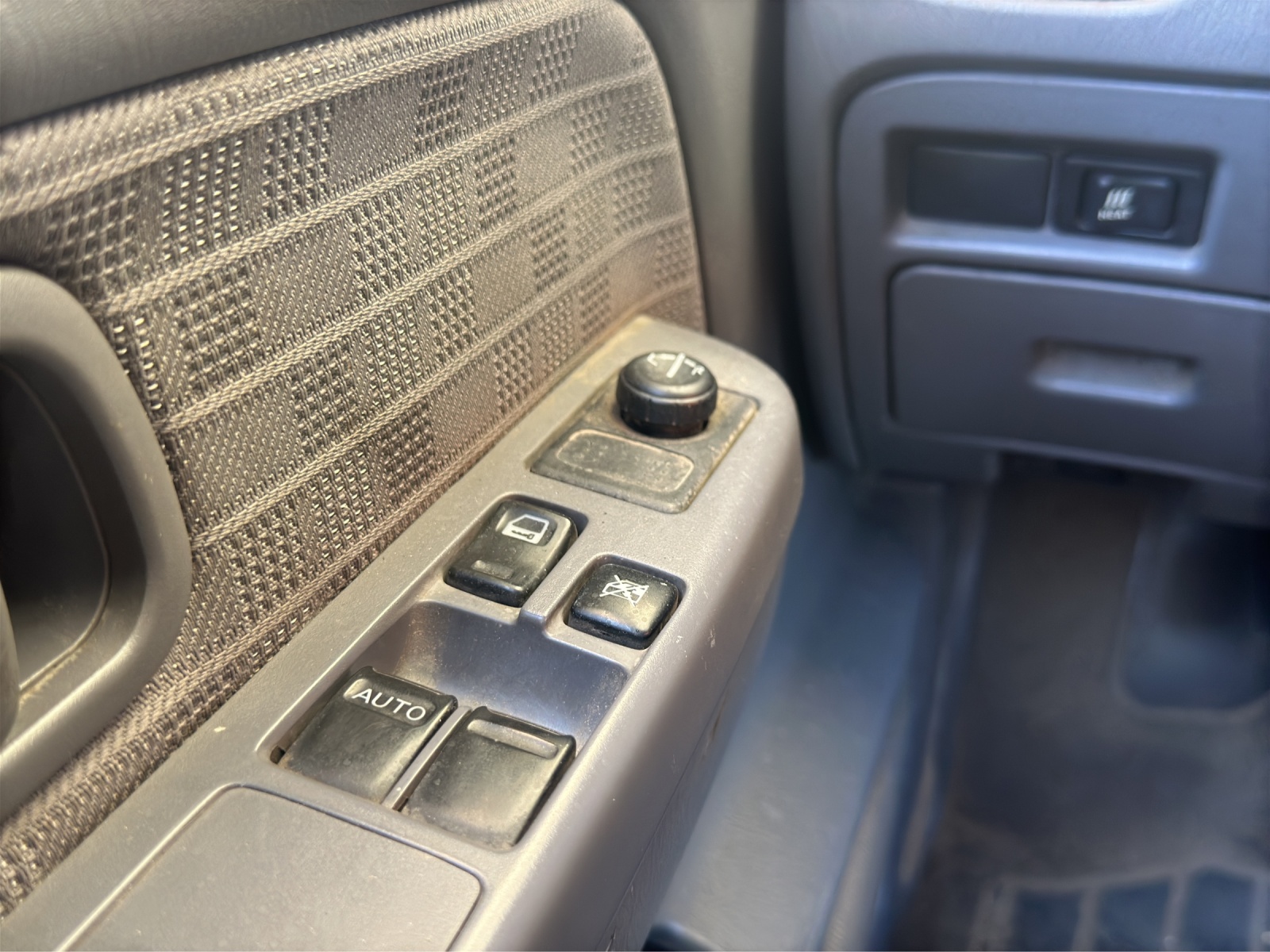 NISSAN NP300 4x4 King Cab-image-14