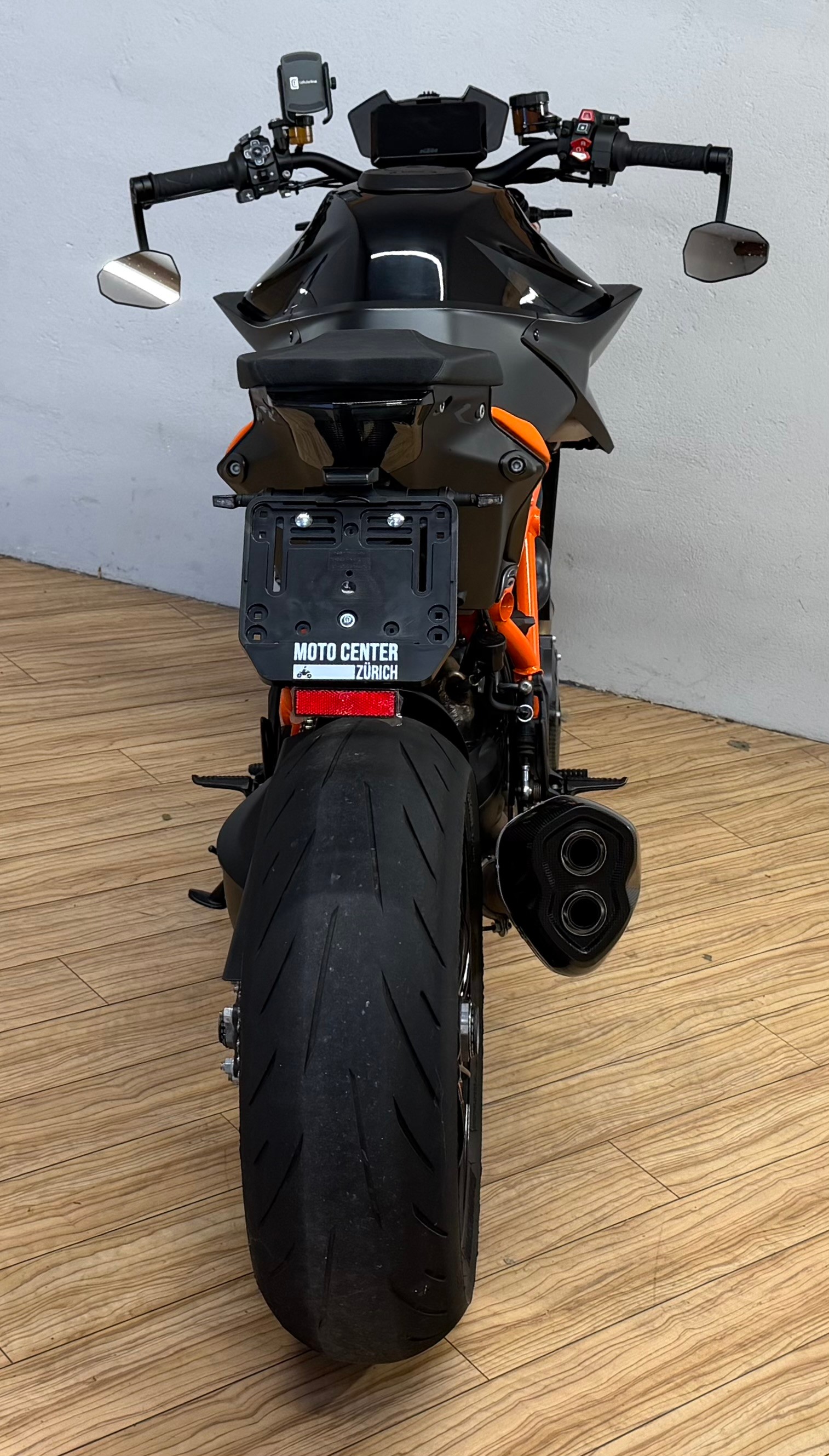 KTM 1290 Super Duke R-showroom-element-3
