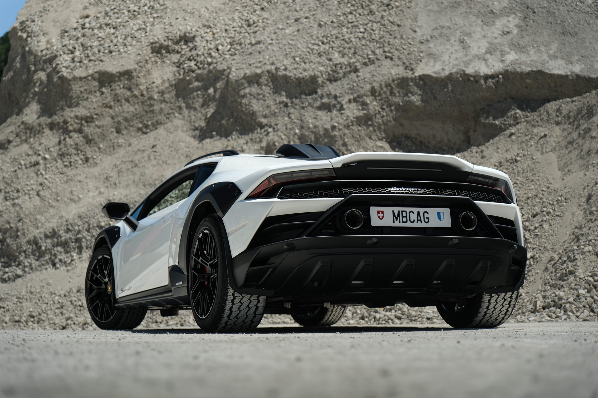 LAMBORGHINI Huracan Sterrato LP610-4 "Bianco Monocerus", 1 / 1499" Original Lamborghini Garantie bis Aug. 2027-showroom-element-3