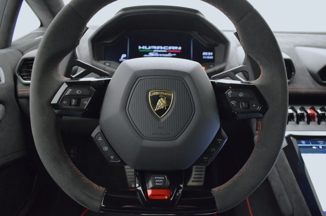 LAMBORGHINI Huracan Sterrato LP610-4 "Bianco Monocerus", 1 / 1499" Original Lamborghini Garantie bis Aug. 2027-image-9