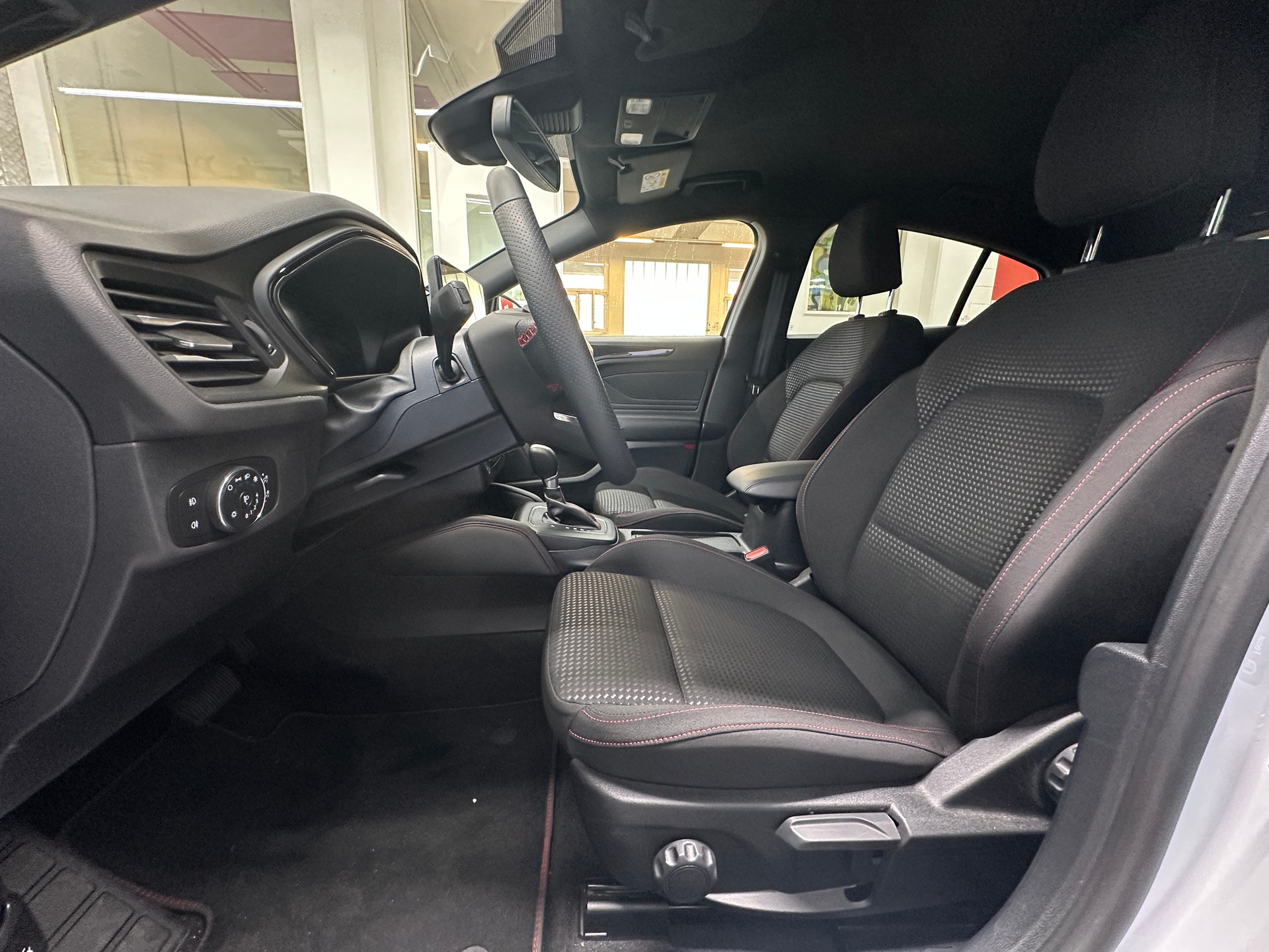 FORD Focus 1.0 MHEV ST-Line X Automat-image-7