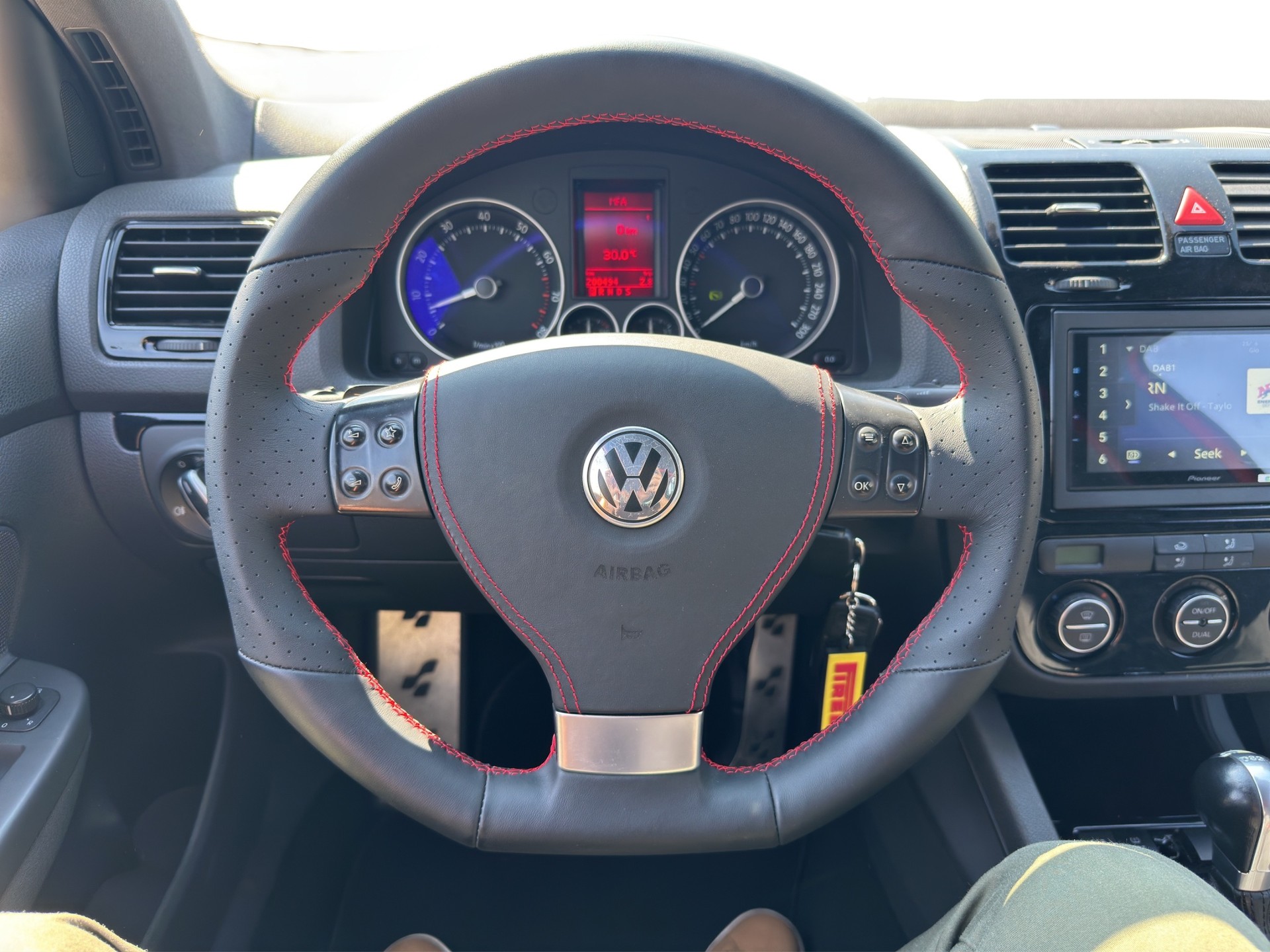 VW Golf R32 4Motion-image-22