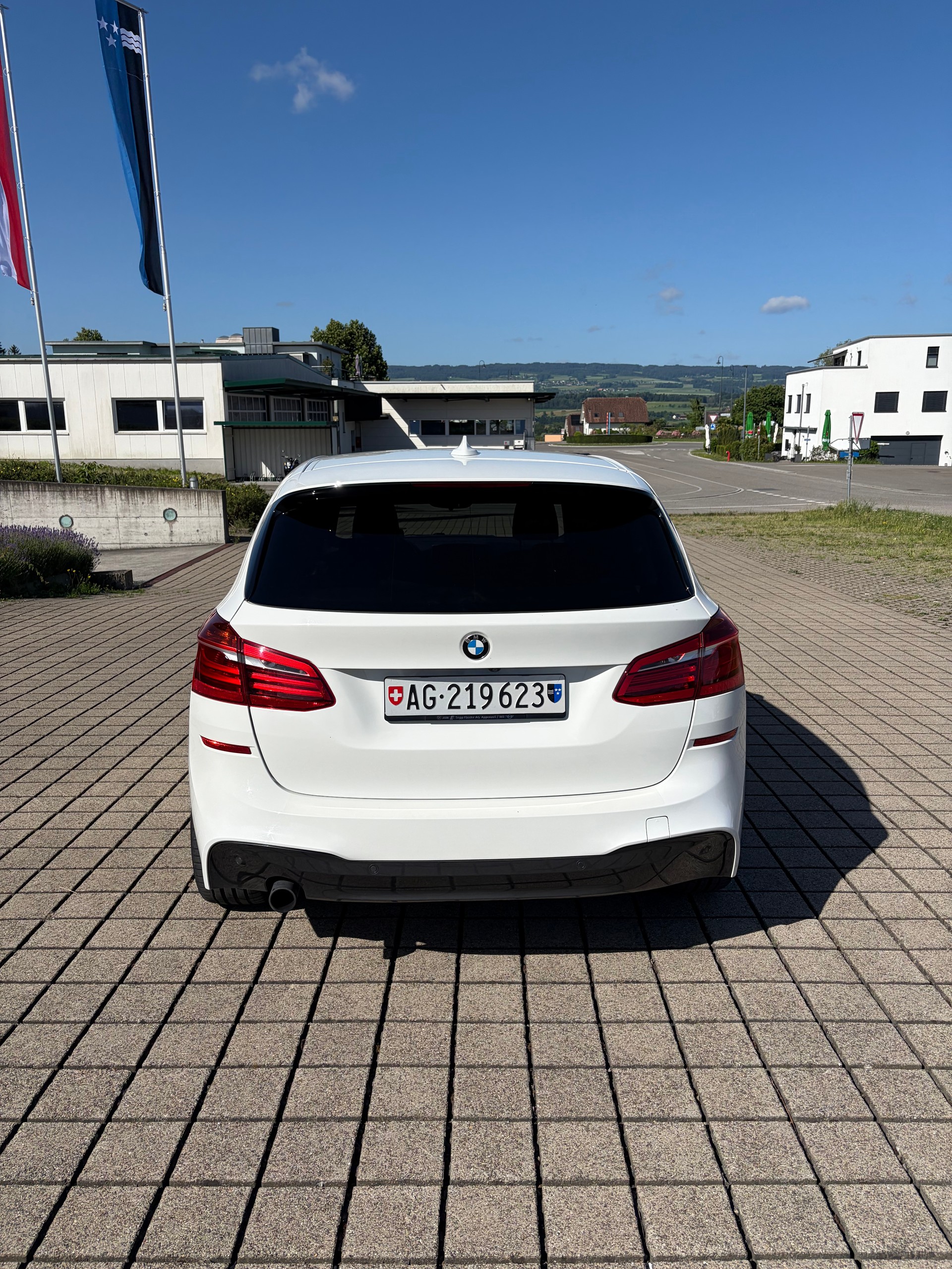 BMW 225xe-image-2