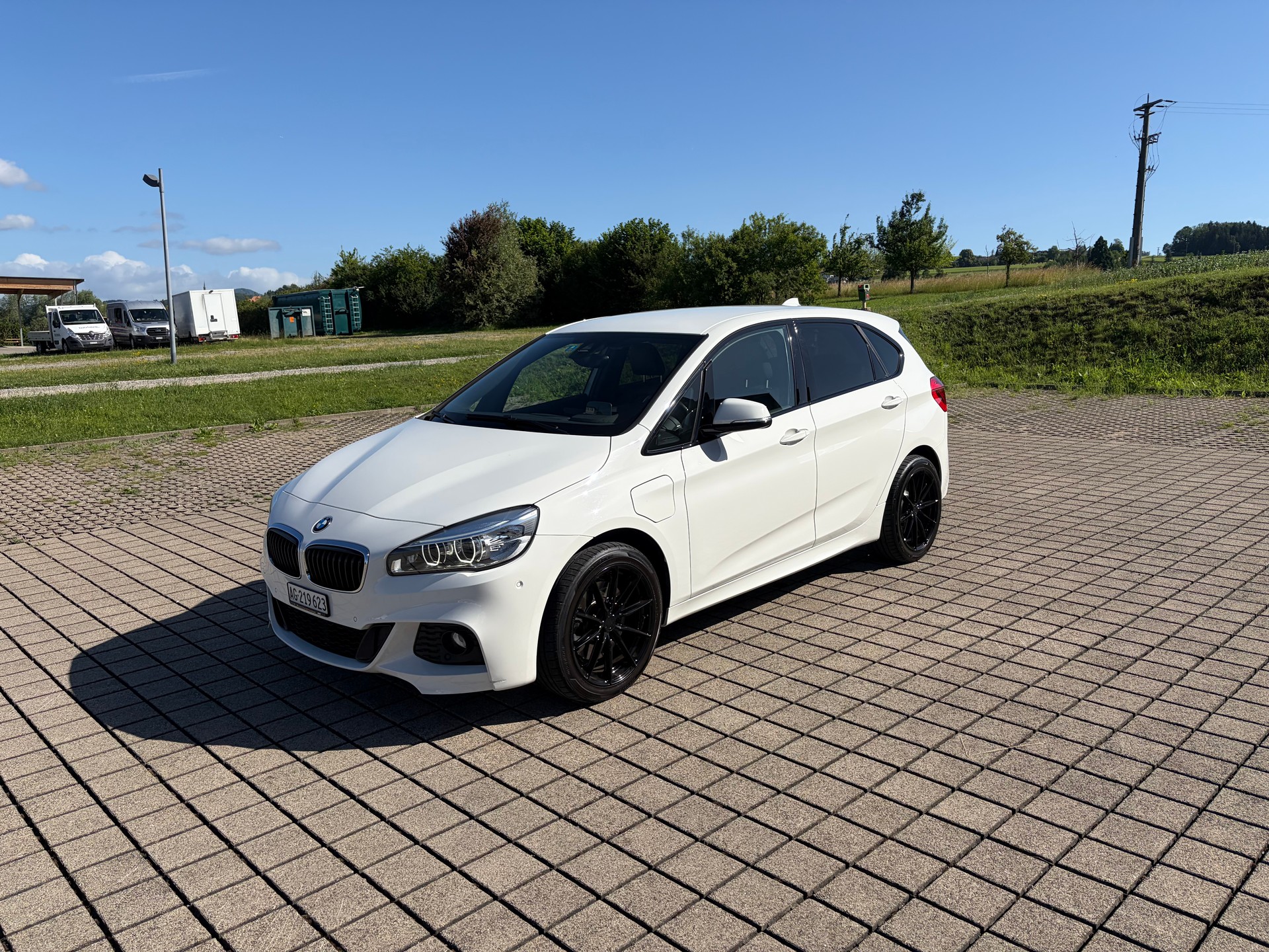 BMW 225xe-image-1