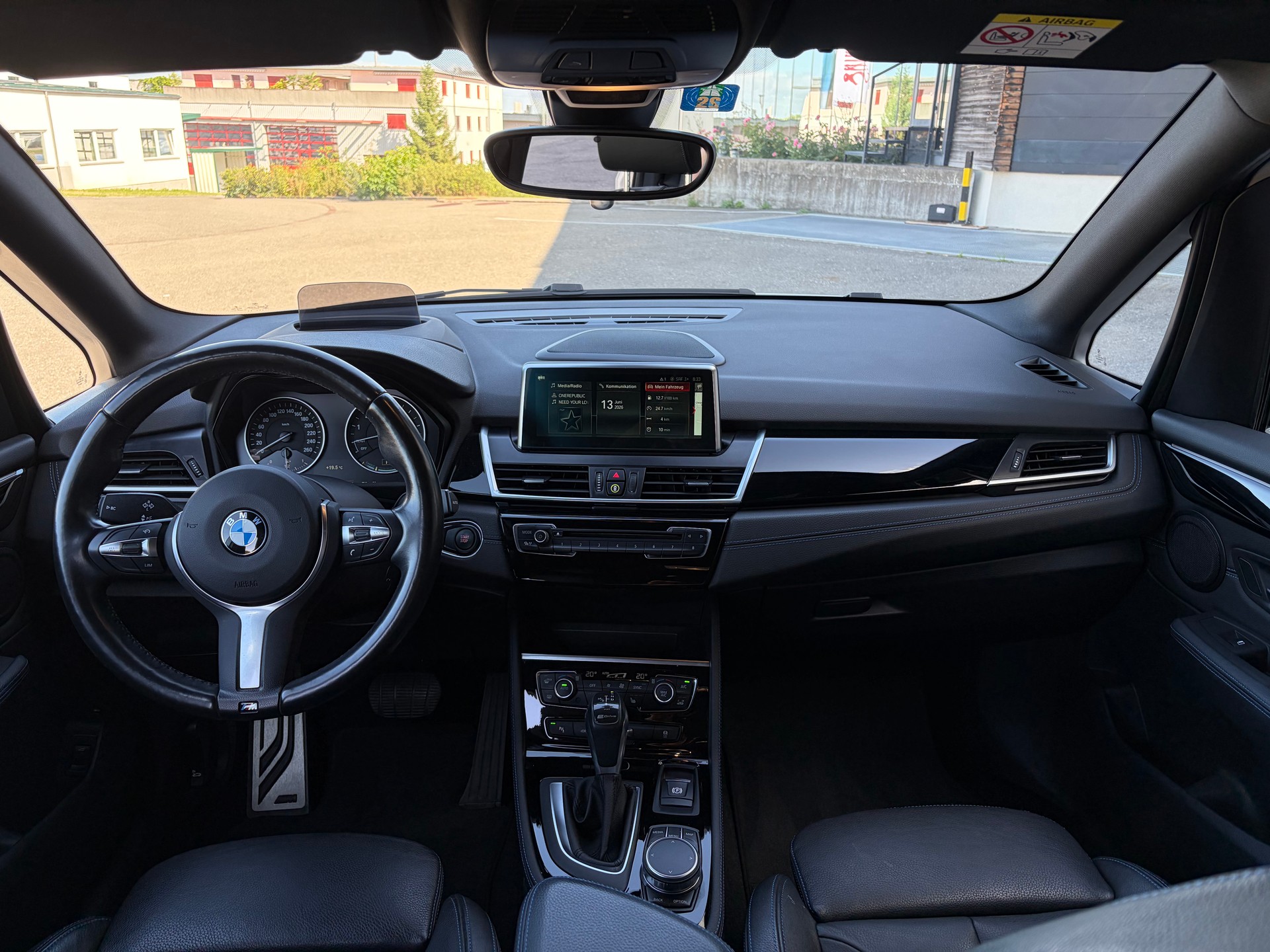 BMW 225xe-image-3