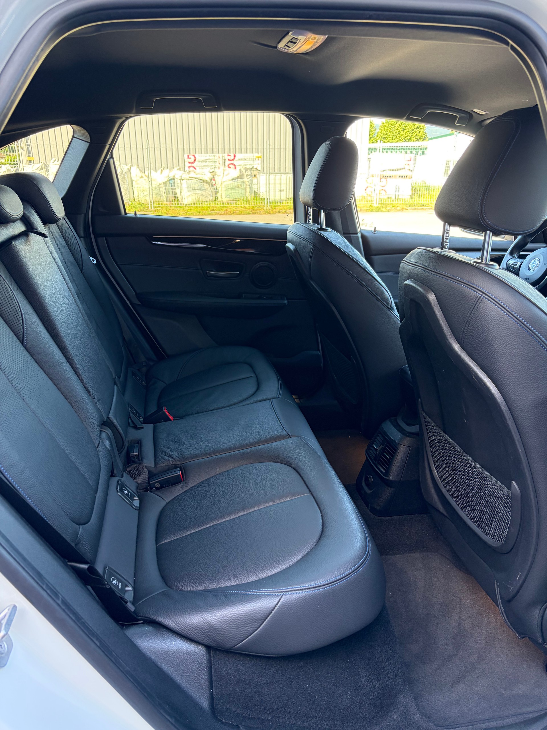 BMW 225xe-image-4