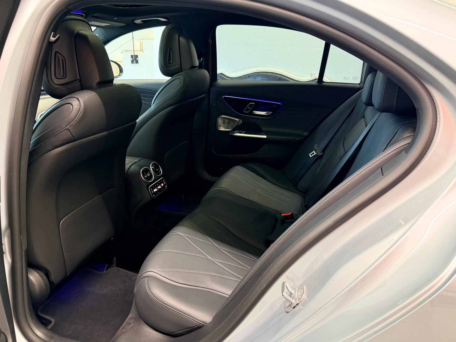 MERCEDES-BENZ C 300 4Matic AMG Line-image-16