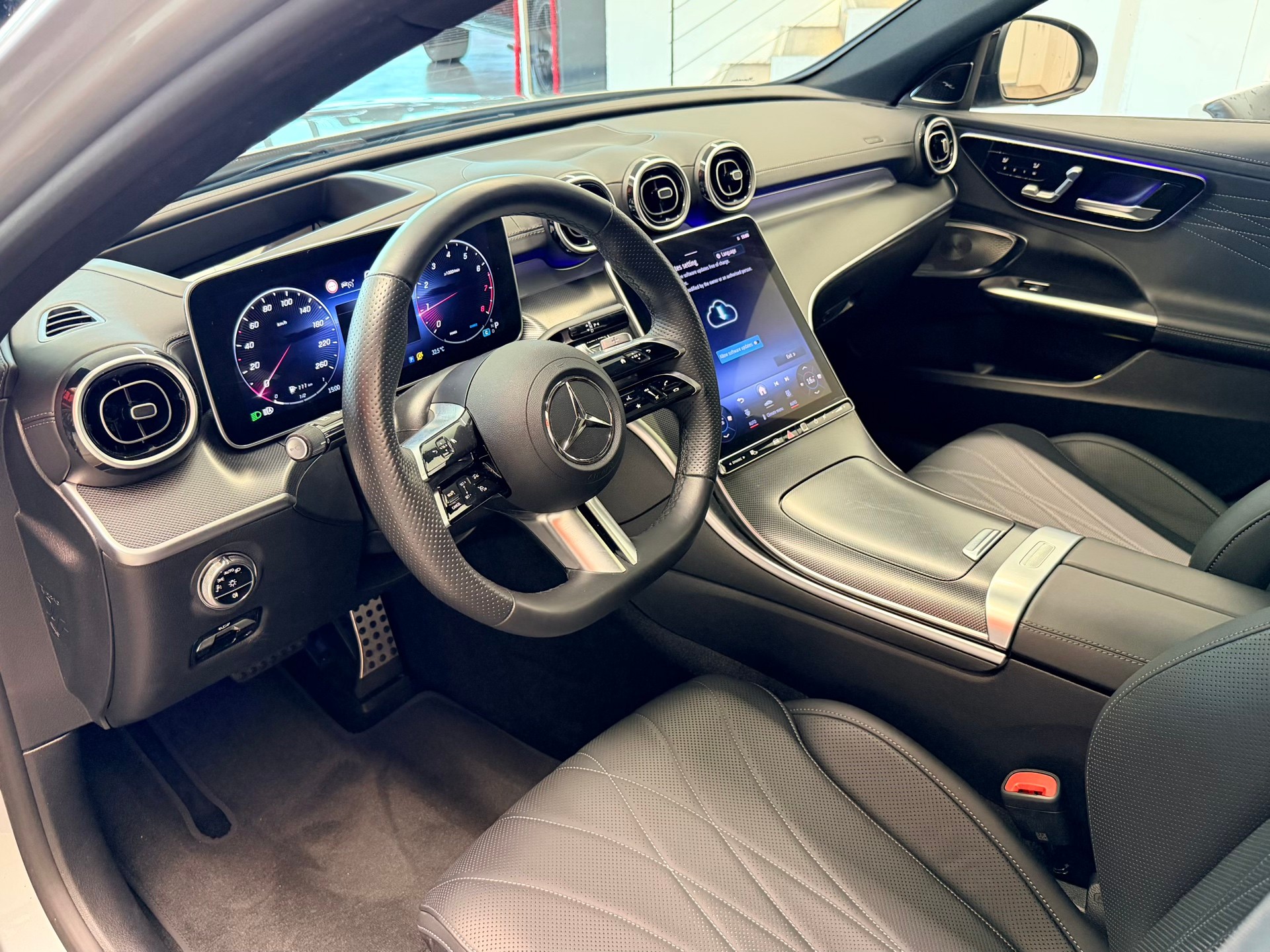 MERCEDES-BENZ C 300 4Matic AMG Line-image-10