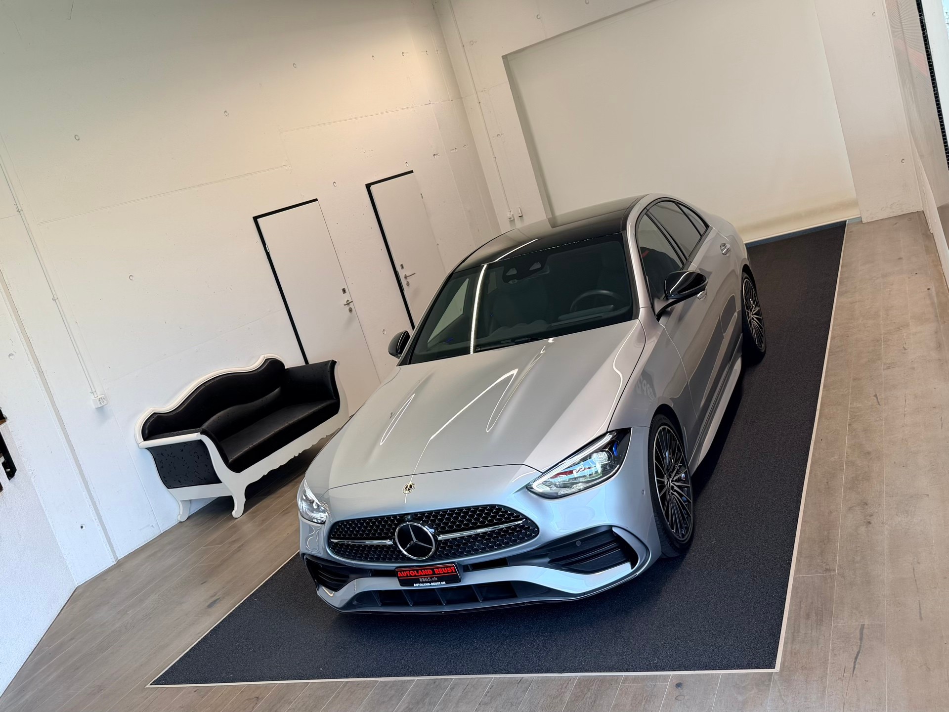 MERCEDES-BENZ C 300 4Matic AMG Line-image-3