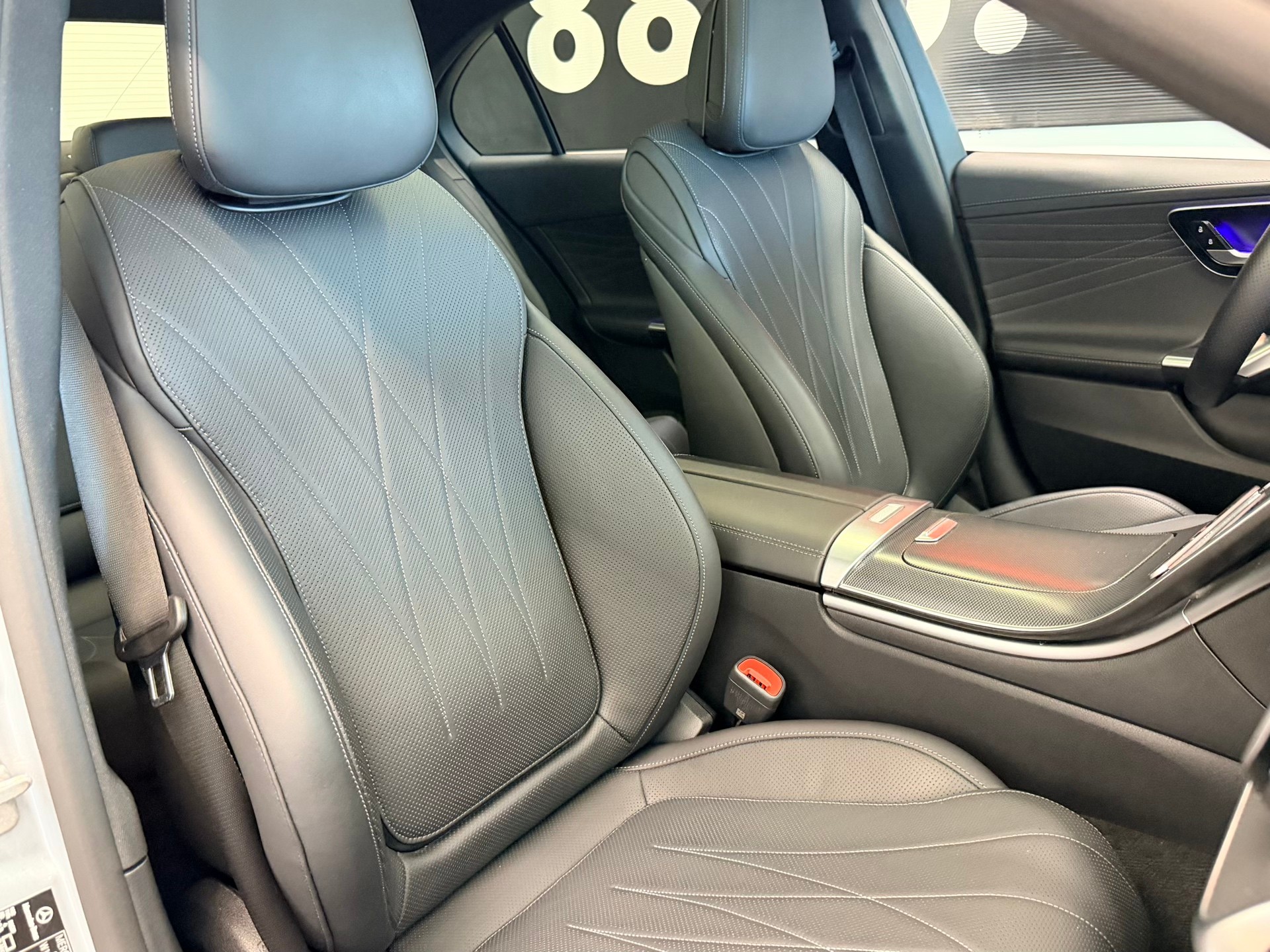 MERCEDES-BENZ C 300 4Matic AMG Line-image-23