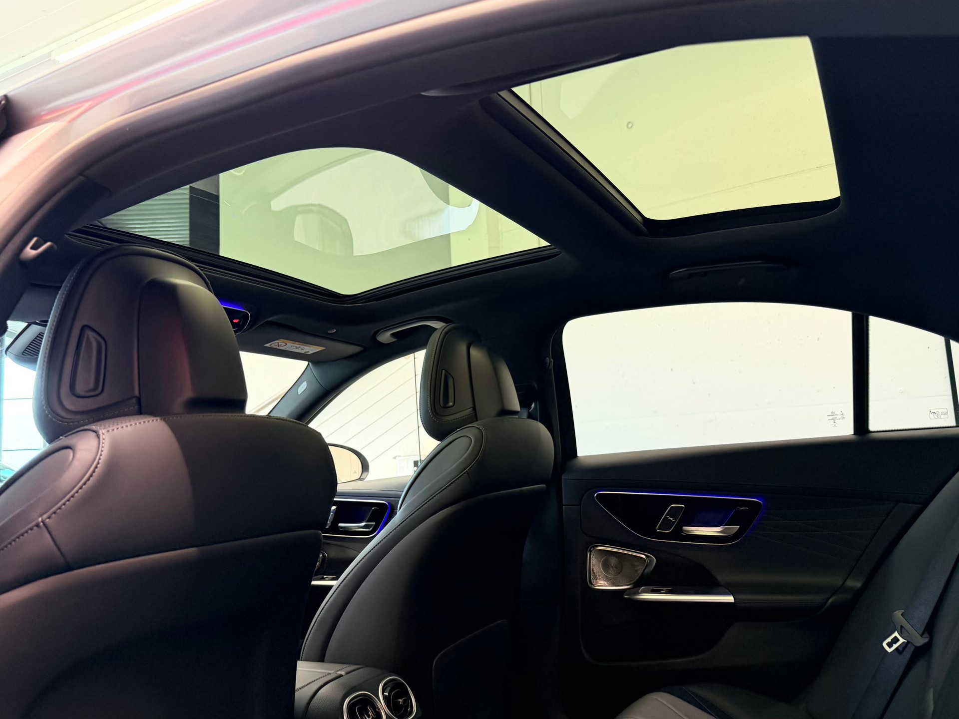 MERCEDES-BENZ C 300 4Matic AMG Line-image-17