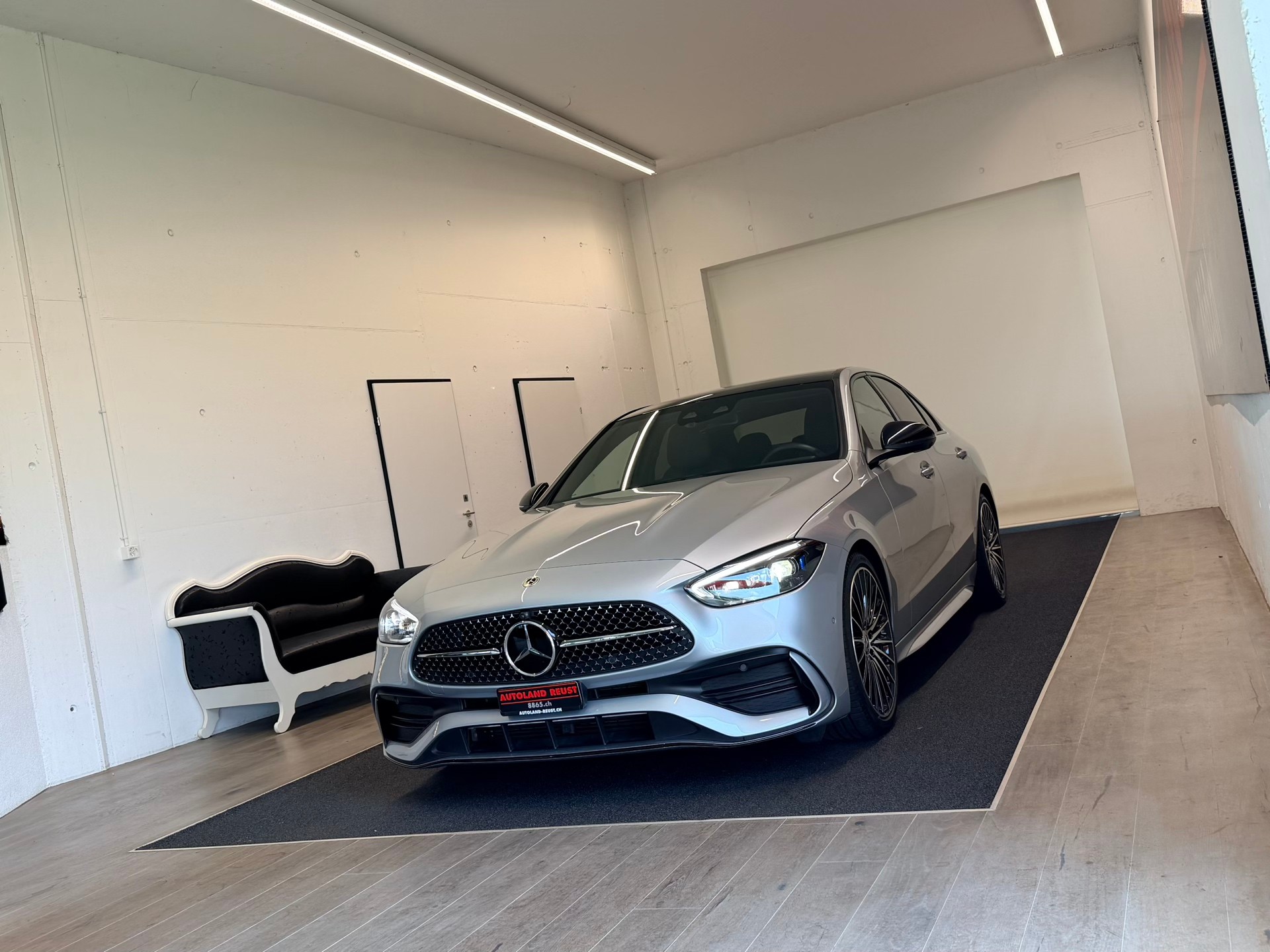 MERCEDES-BENZ C 300 4Matic AMG Line-image-2