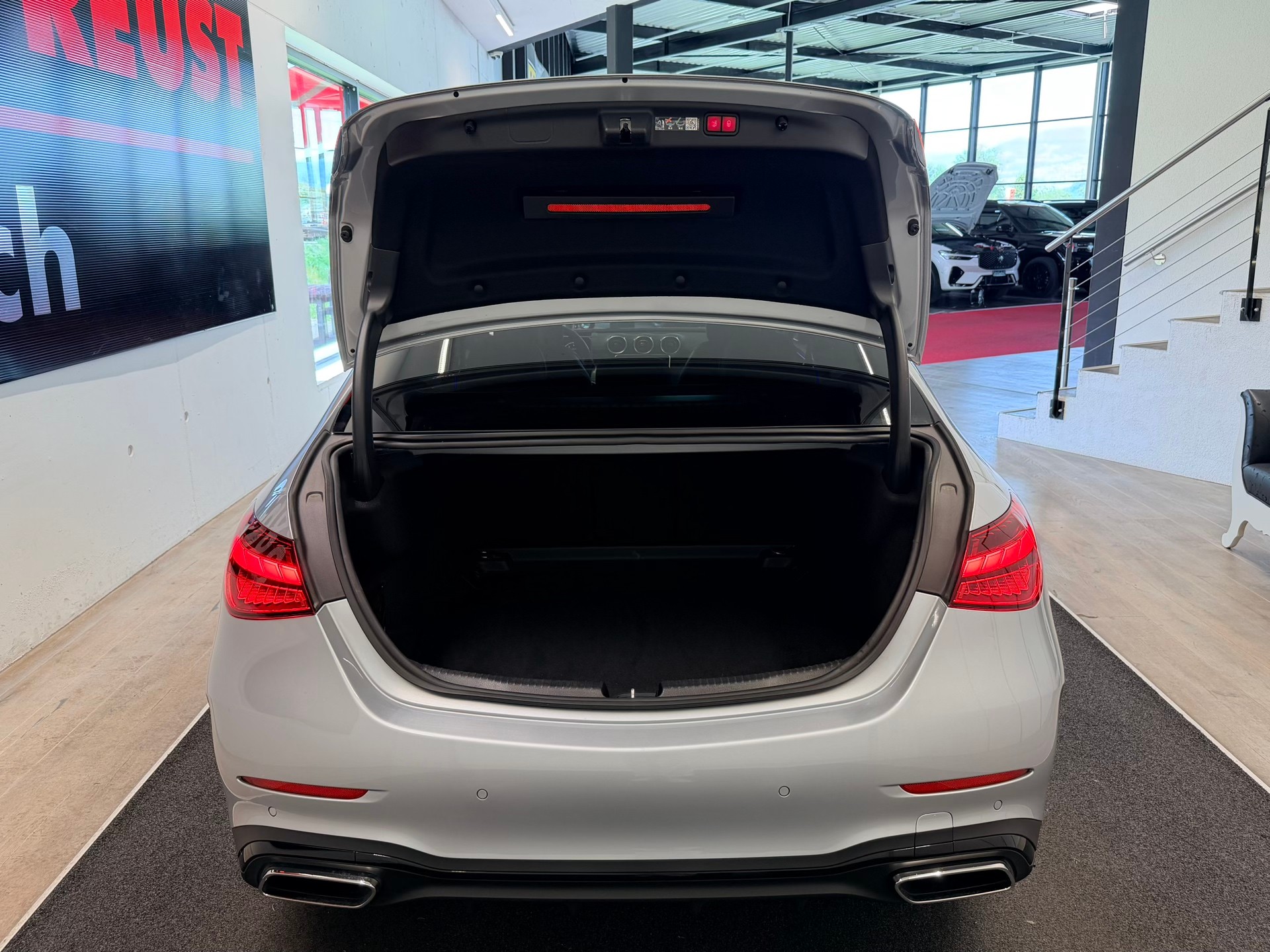 MERCEDES-BENZ C 300 4Matic AMG Line-image-8