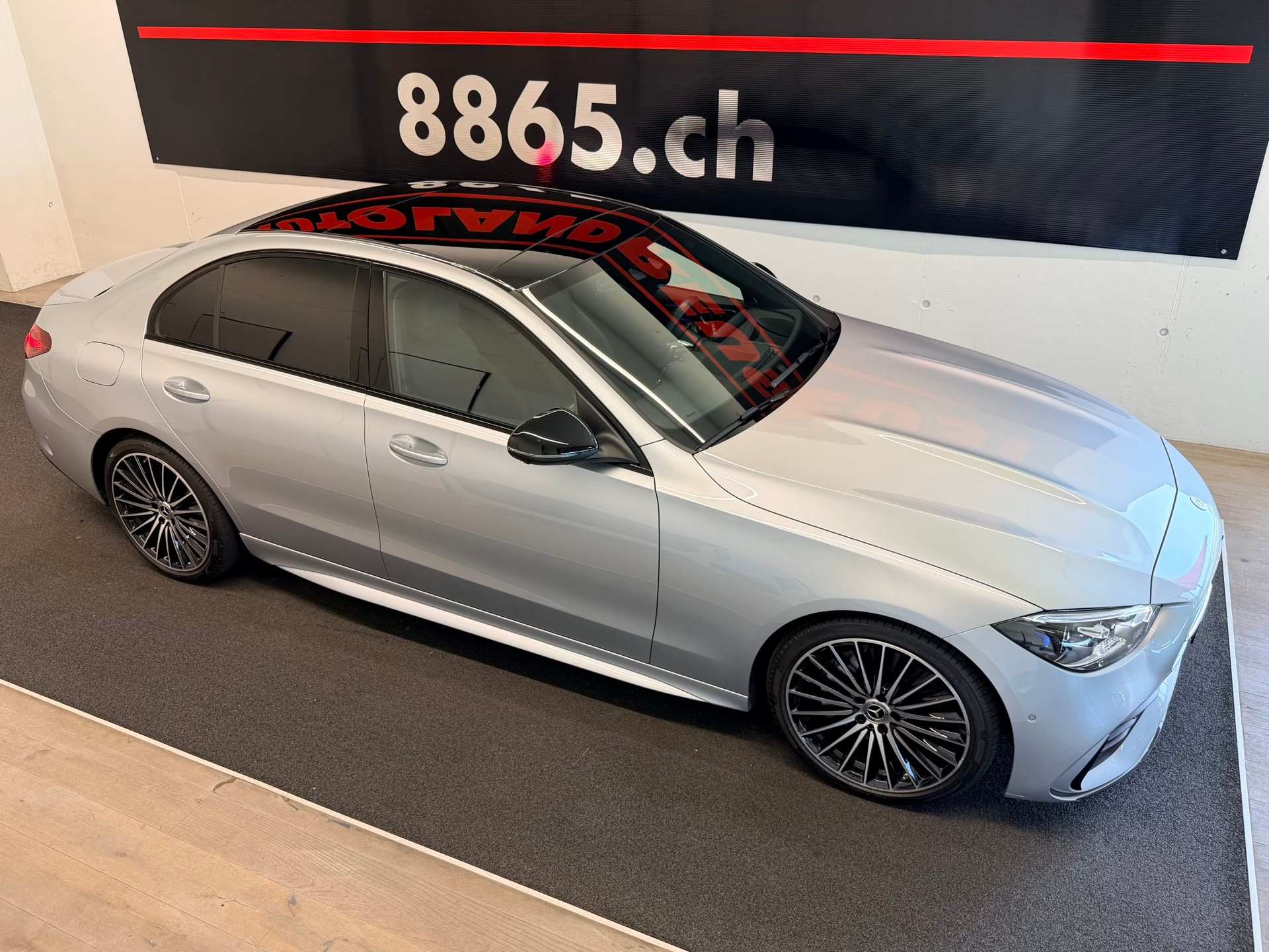 MERCEDES-BENZ C 300 4Matic AMG Line-image-4