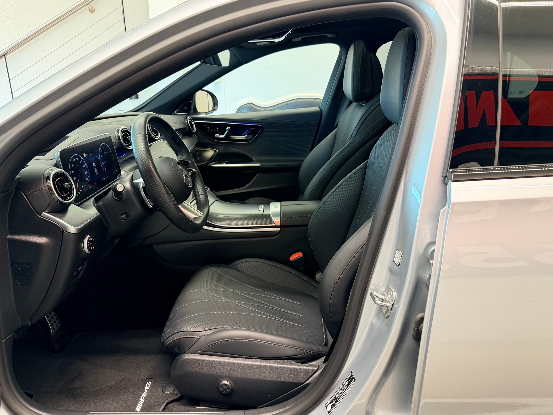 MERCEDES-BENZ C 300 4Matic AMG Line-image-14