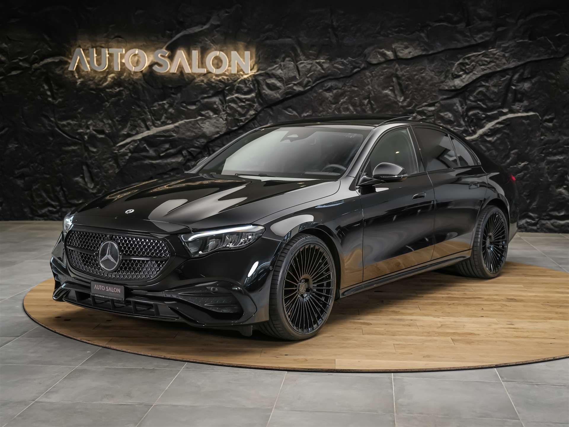MERCEDES-BENZ E 220 d AMG Line-image-1