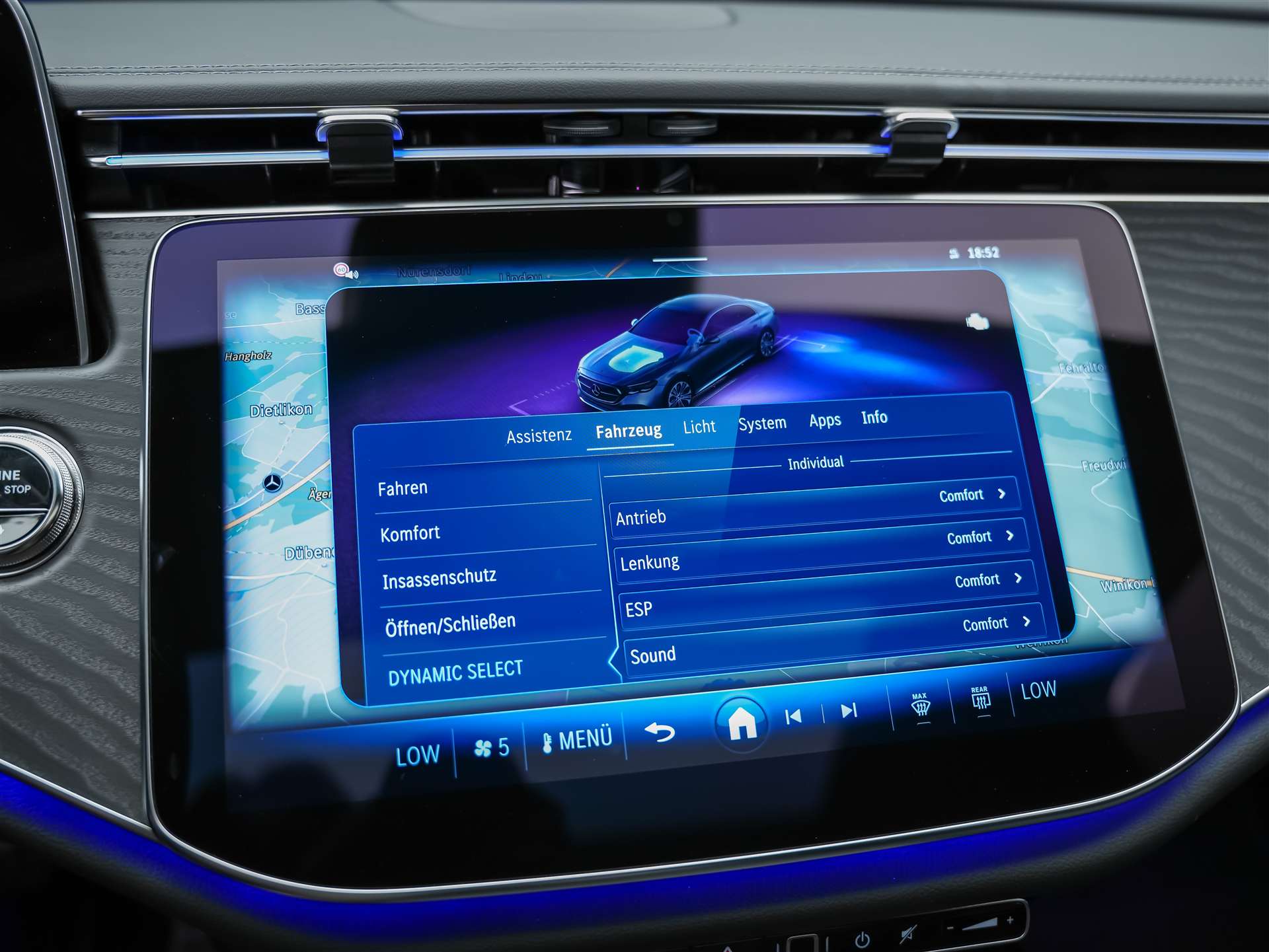 MERCEDES-BENZ E 220 d AMG Line-image-40