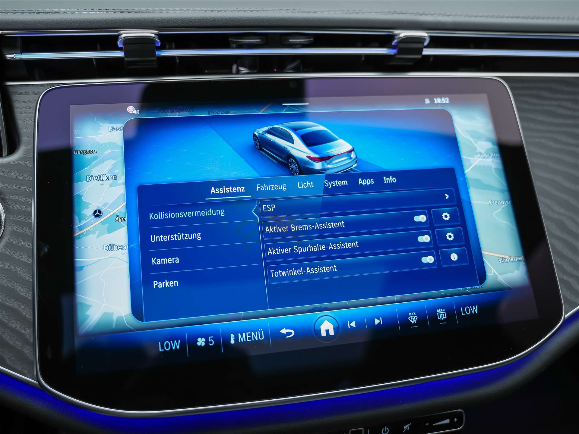 MERCEDES-BENZ E 220 d AMG Line-image-35