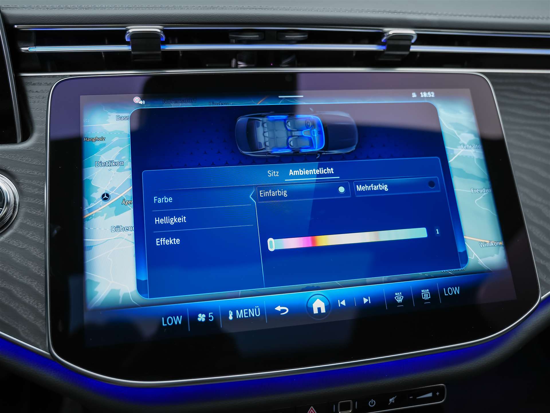 MERCEDES-BENZ E 220 d AMG Line-image-34