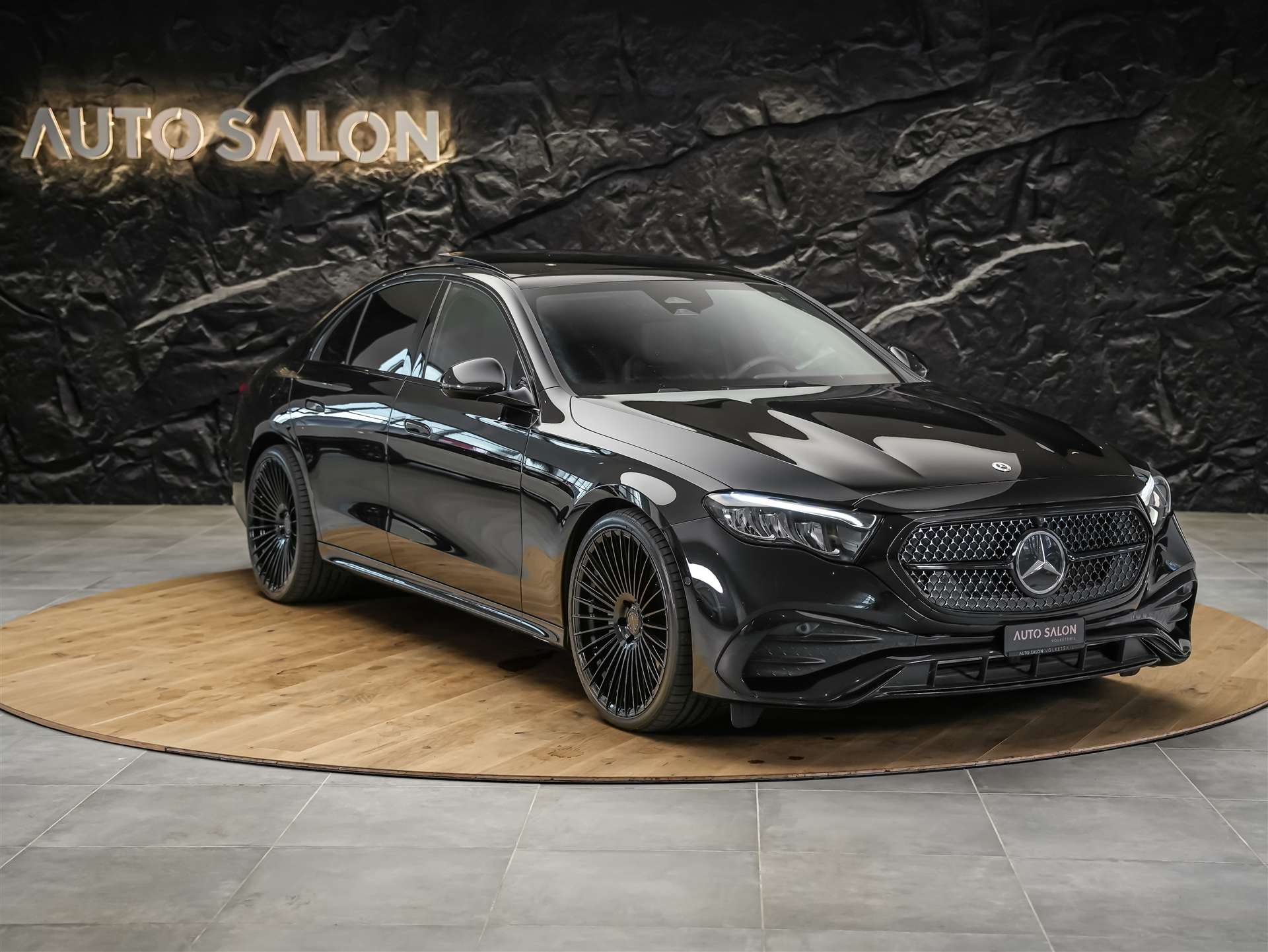 MERCEDES-BENZ E 220 d AMG Line-image-6