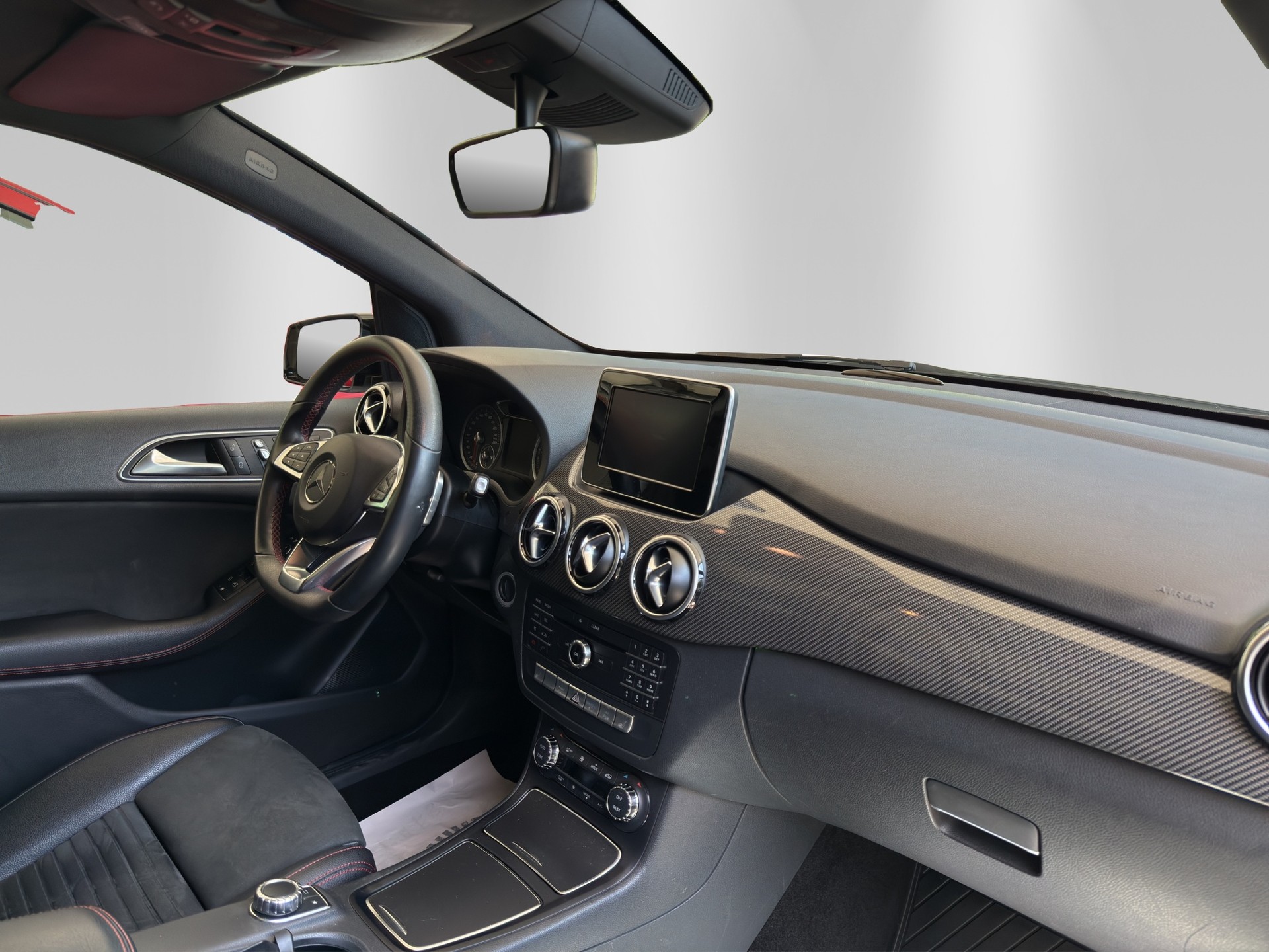 MERCEDES-BENZ B 250 AMG Line 4Matic 7G-DCT-image-13