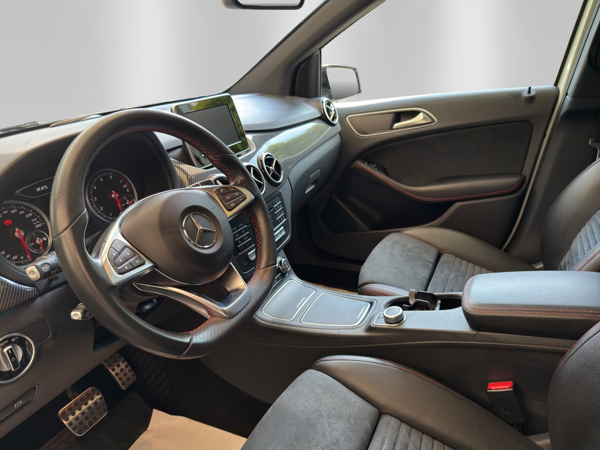 MERCEDES-BENZ B 250 AMG Line 4Matic 7G-DCT-image-7