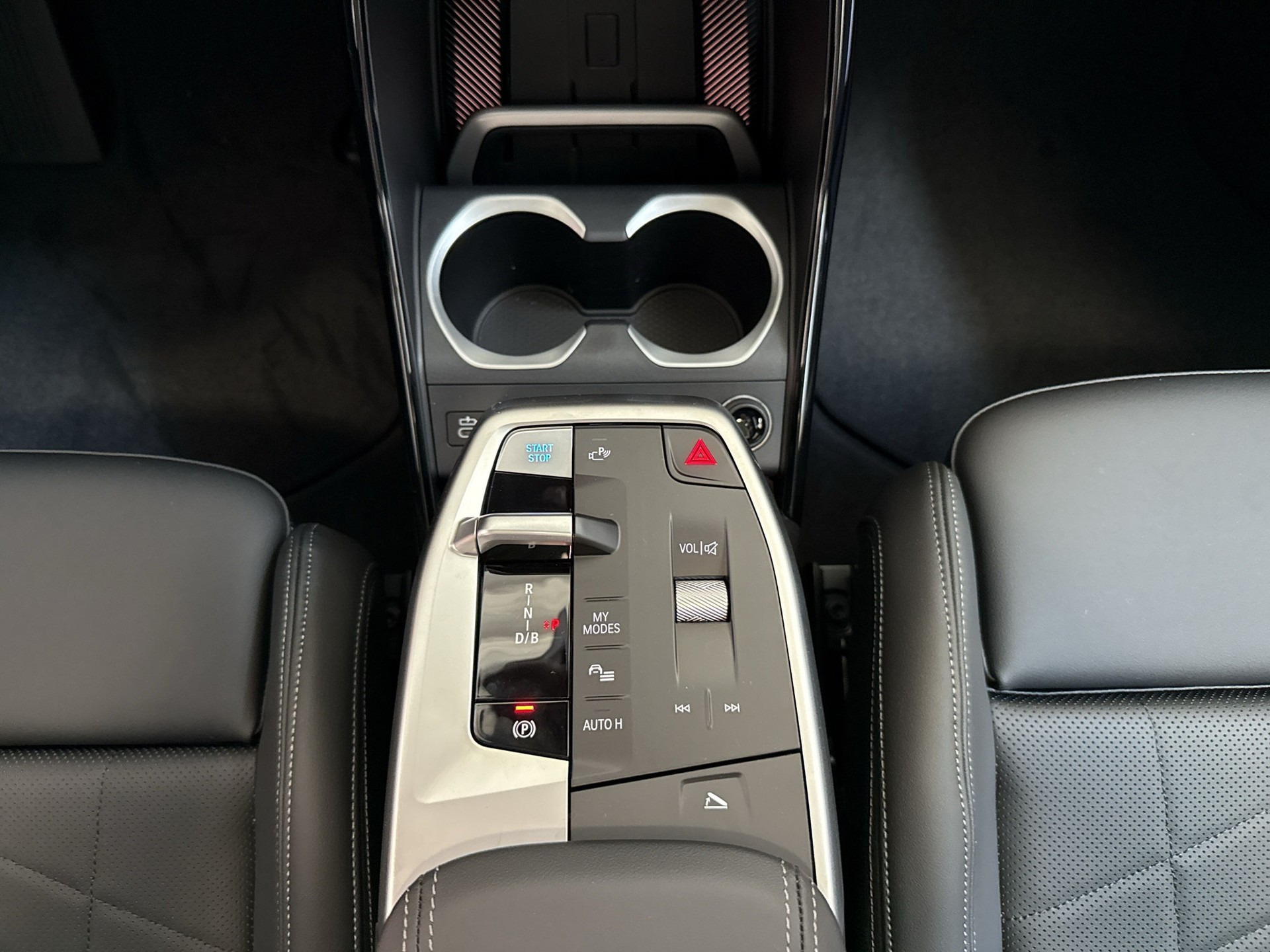 BMW iX2 xDrive 30 M Sport Pro-image-12
