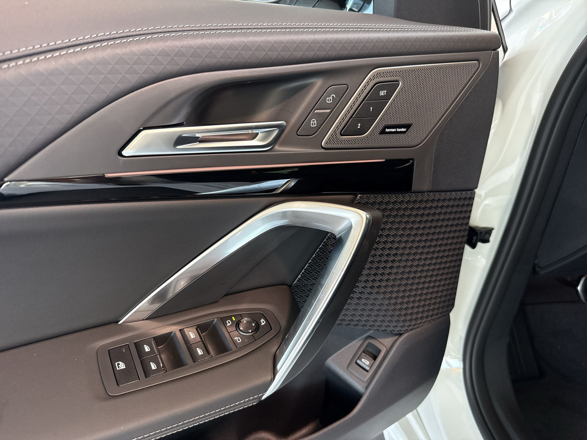 BMW iX2 xDrive 30 M Sport Pro-image-16
