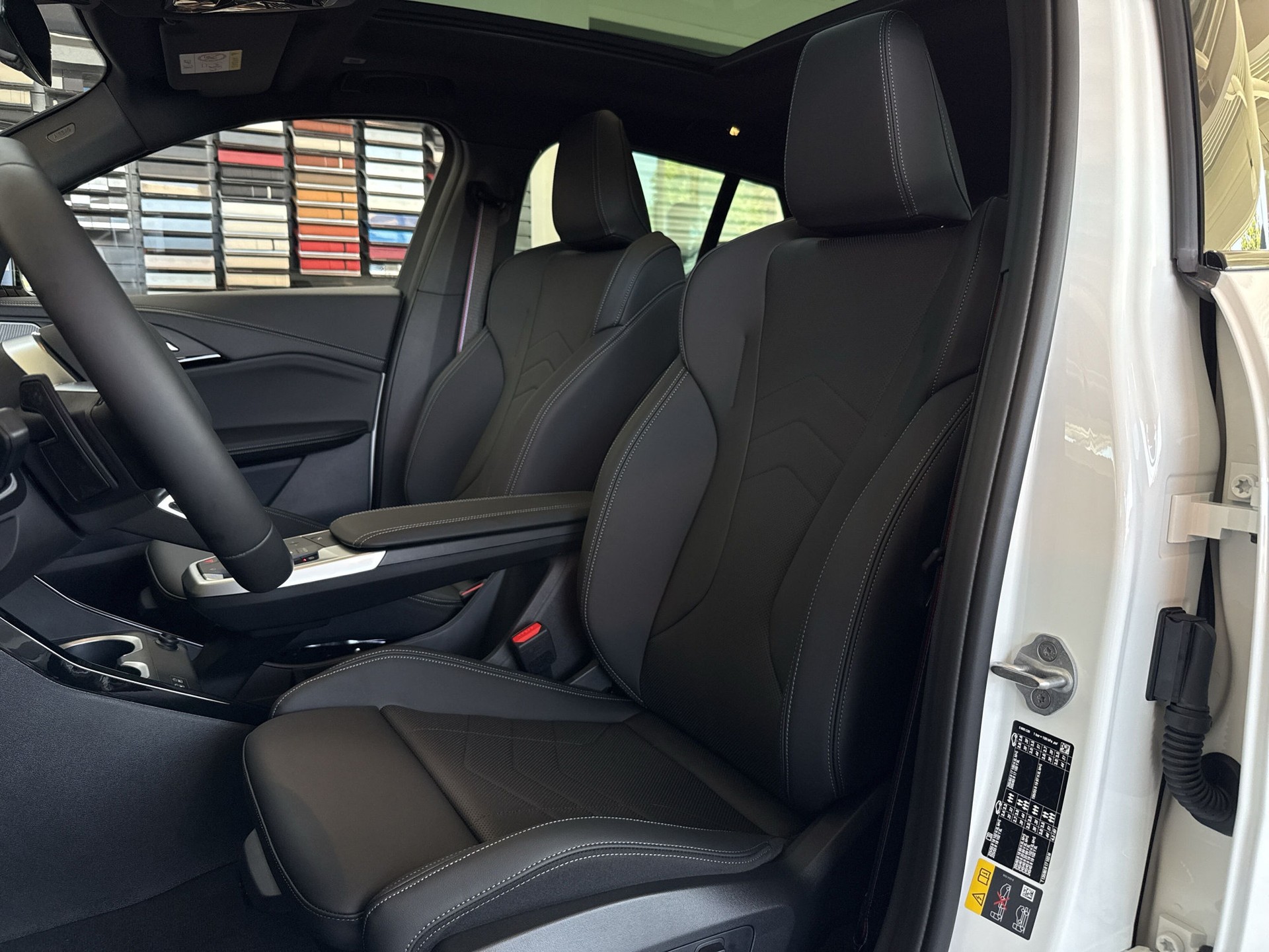 BMW iX2 xDrive 30 M Sport Pro-image-9
