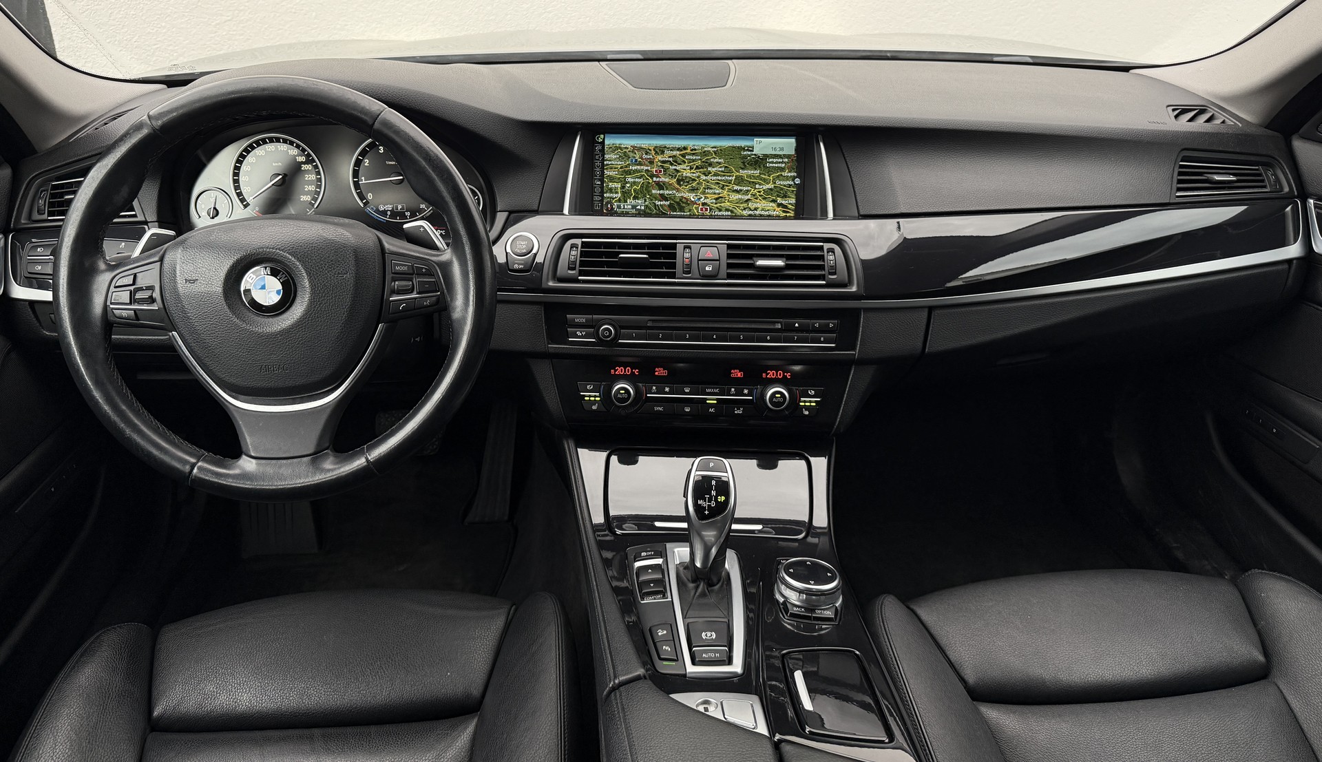 BMW 528i xDrive Steptronic-image-10