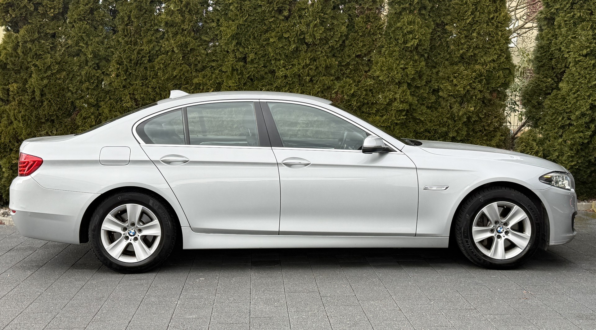 BMW 528i xDrive Steptronic-image-4