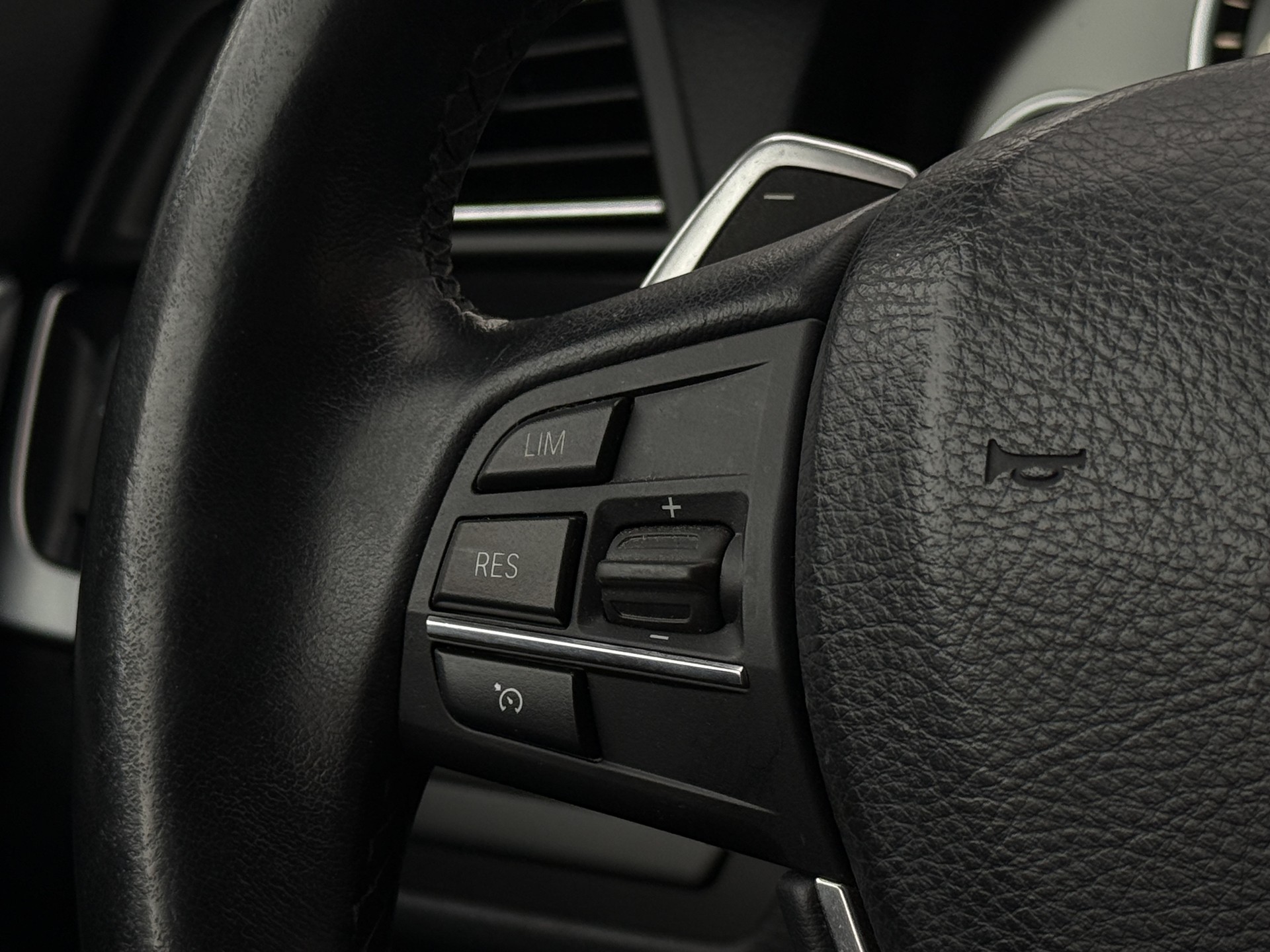 BMW 528i xDrive Steptronic-image-17