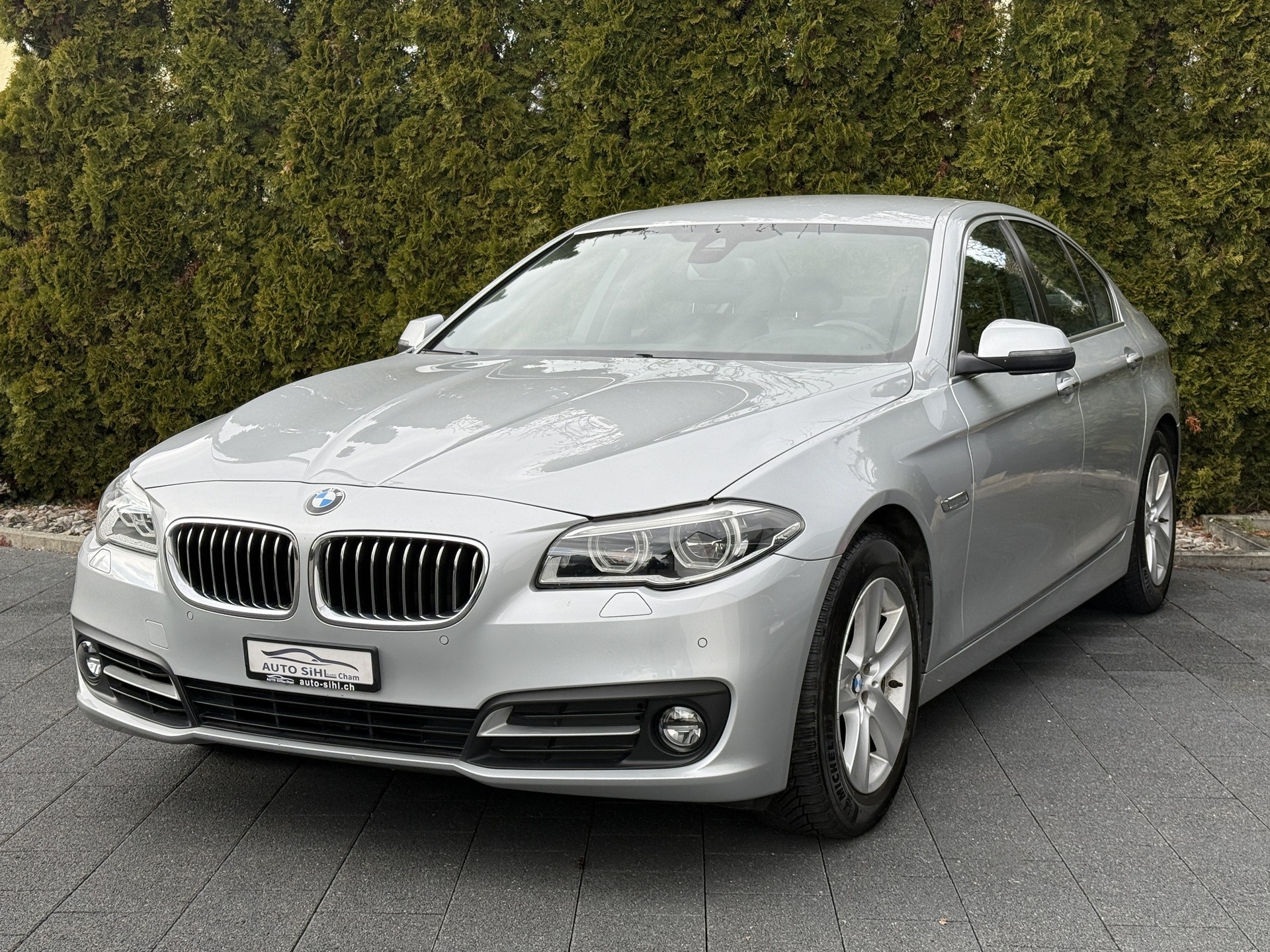 BMW 528i xDrive Steptronic-image-0