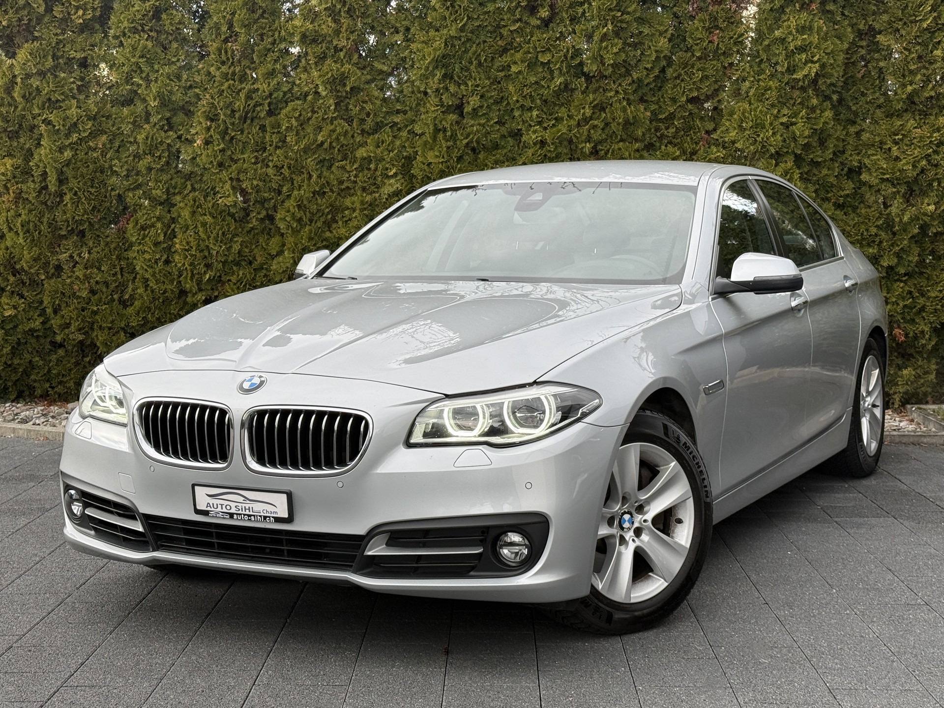 BMW 528i xDrive Steptronic-image-1