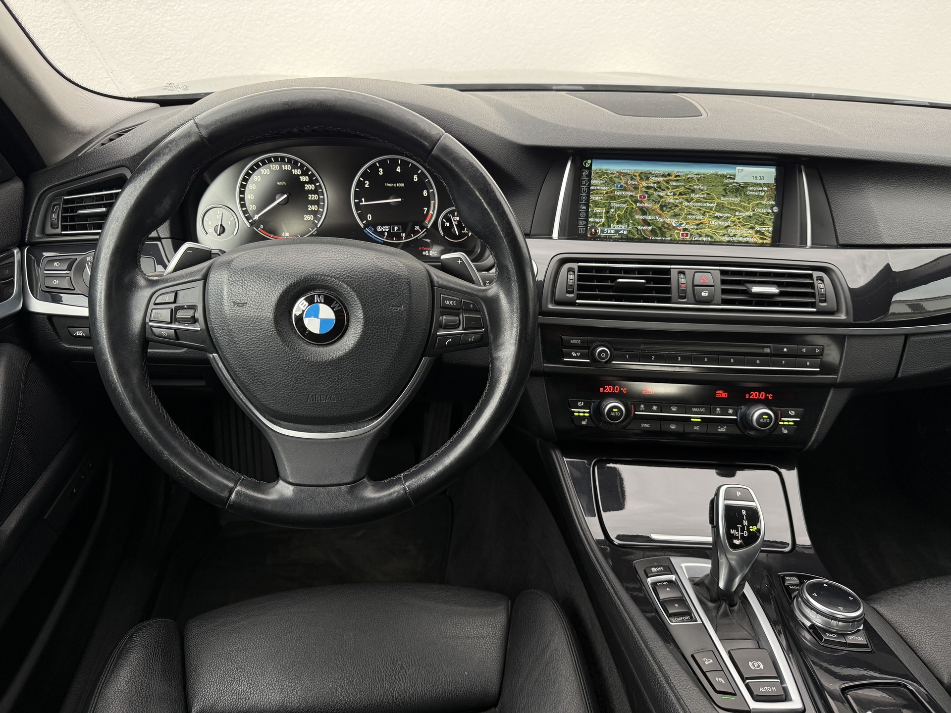 BMW 528i xDrive Steptronic-image-11