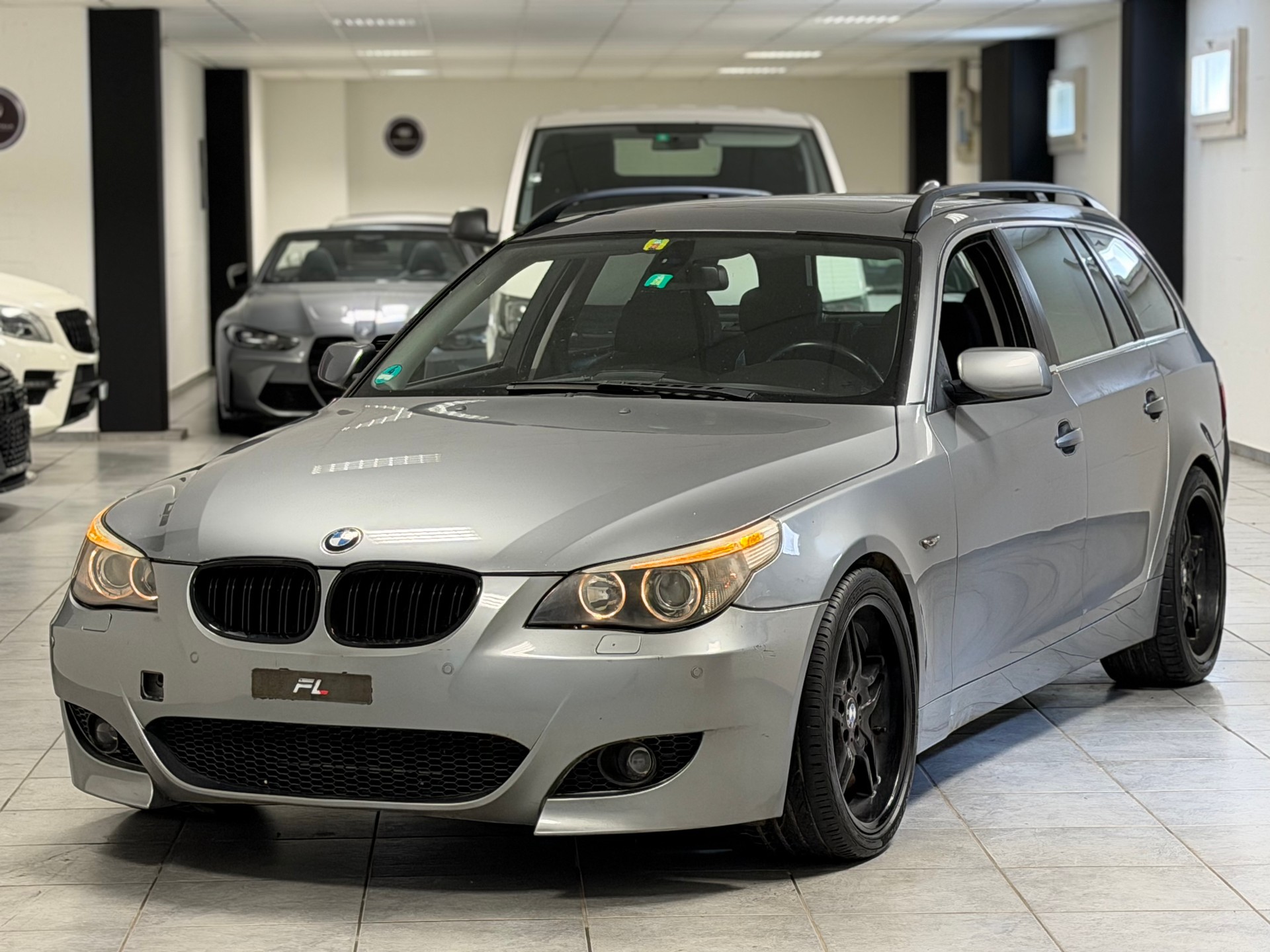 BMW 530xi Touring-image-1